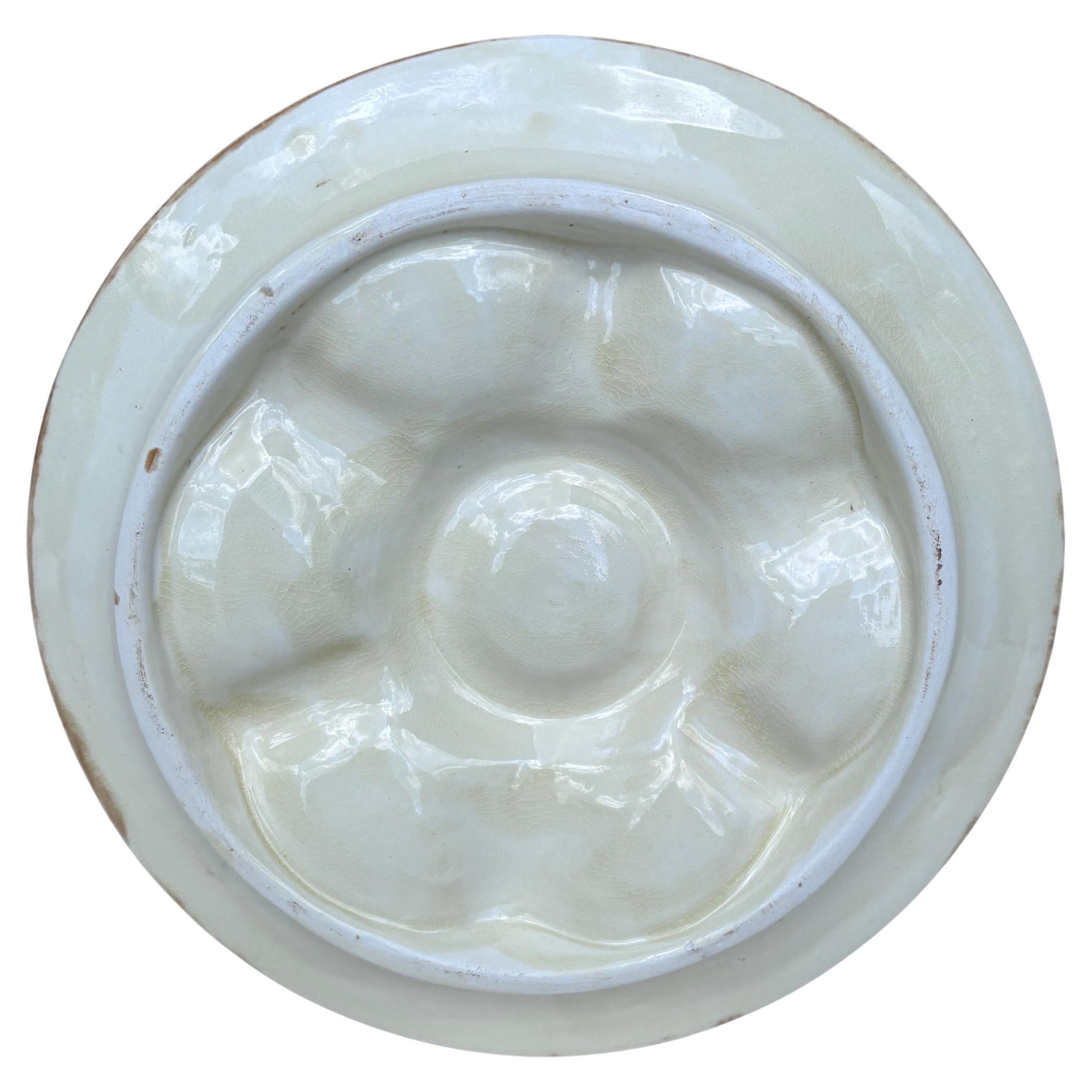 Victorian 19th Century Majolica Fish Heads Oyster Plate Onnaing For Sale