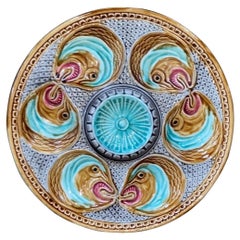 Assiette à huîtres en majolique du 19ème siècle avec têtes de poissons Onnaing