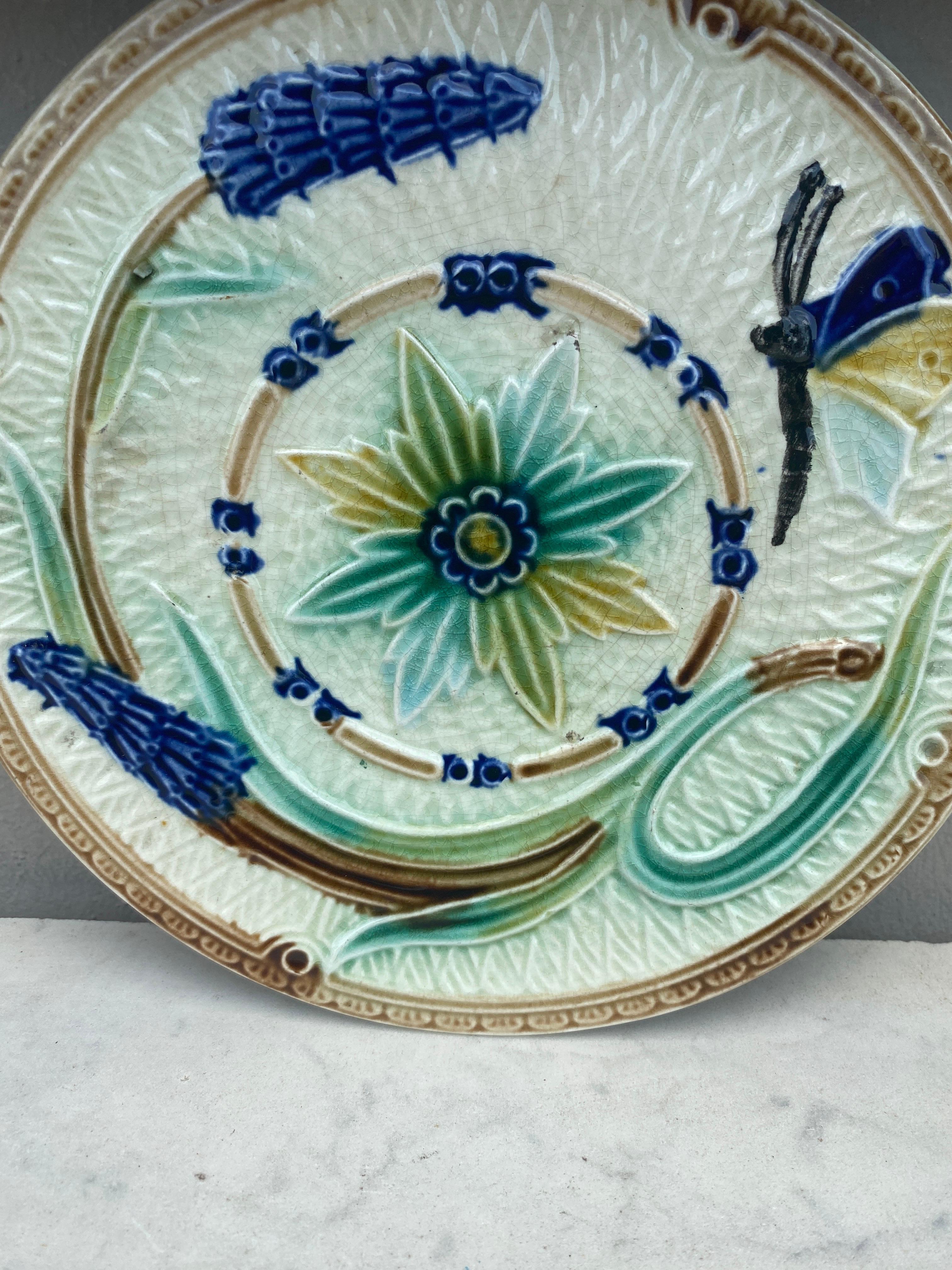 Art nouveau 19th Century Majolica Flowers and Butterfly Plate Wasmuel en vente