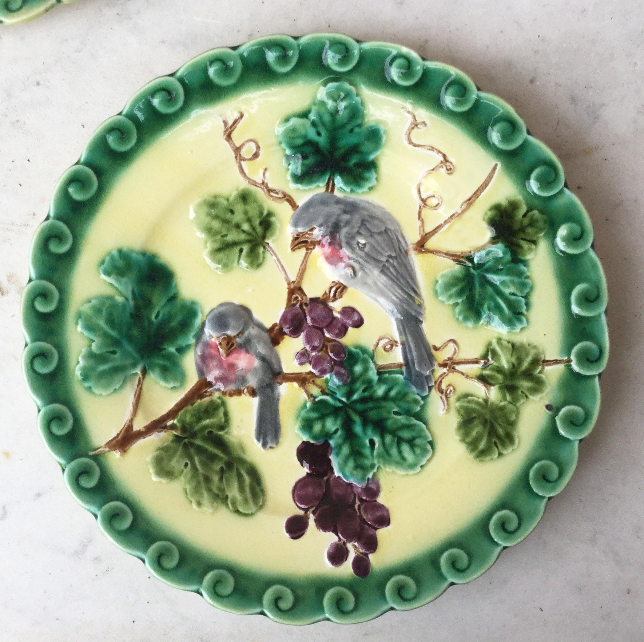 19th Century Majolica Grapes Plate Lunéville In Good Condition In Austin, TX