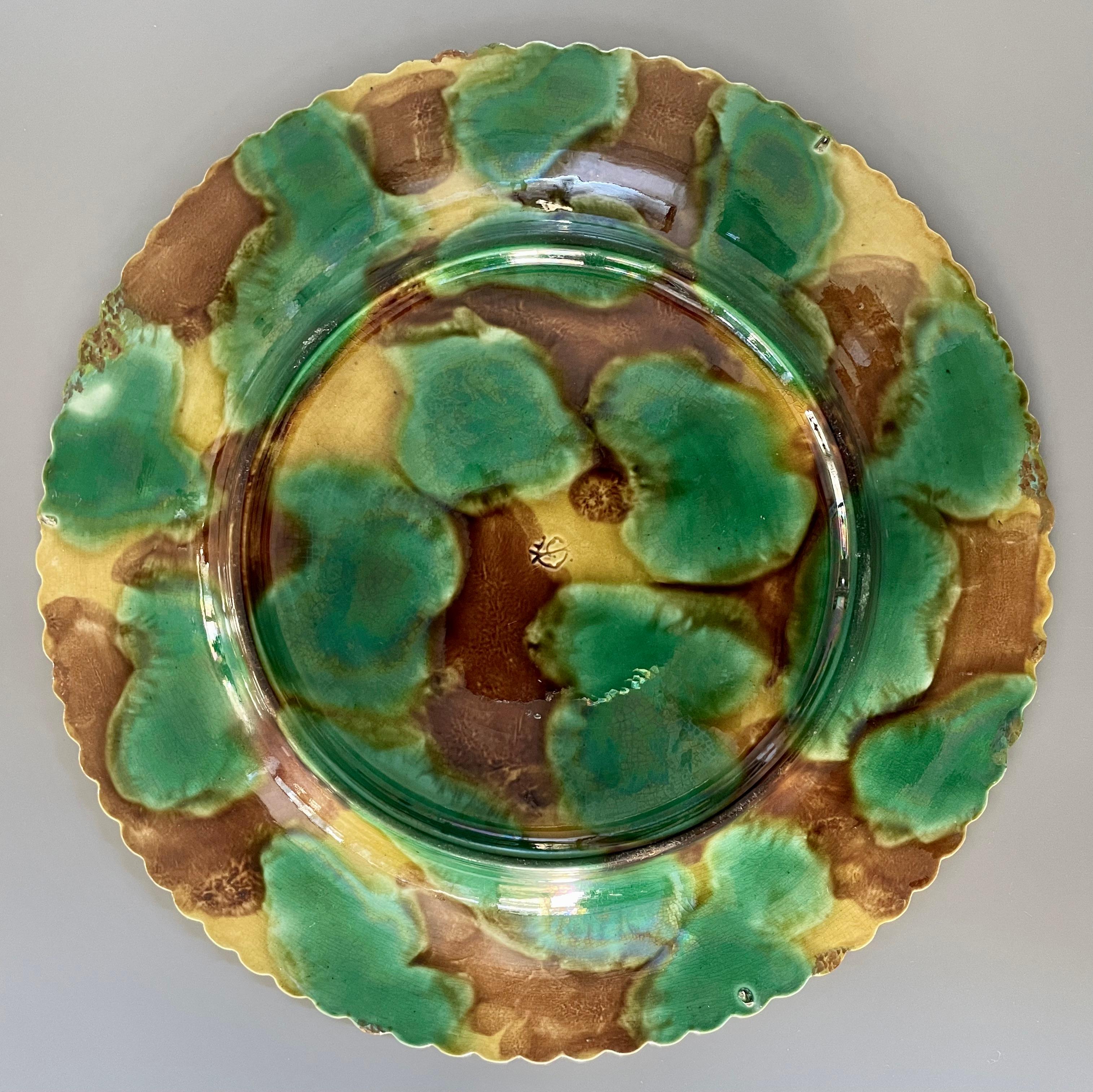 Smaltato Piatti in maiolica del XIX secolo, una coppia in vendita