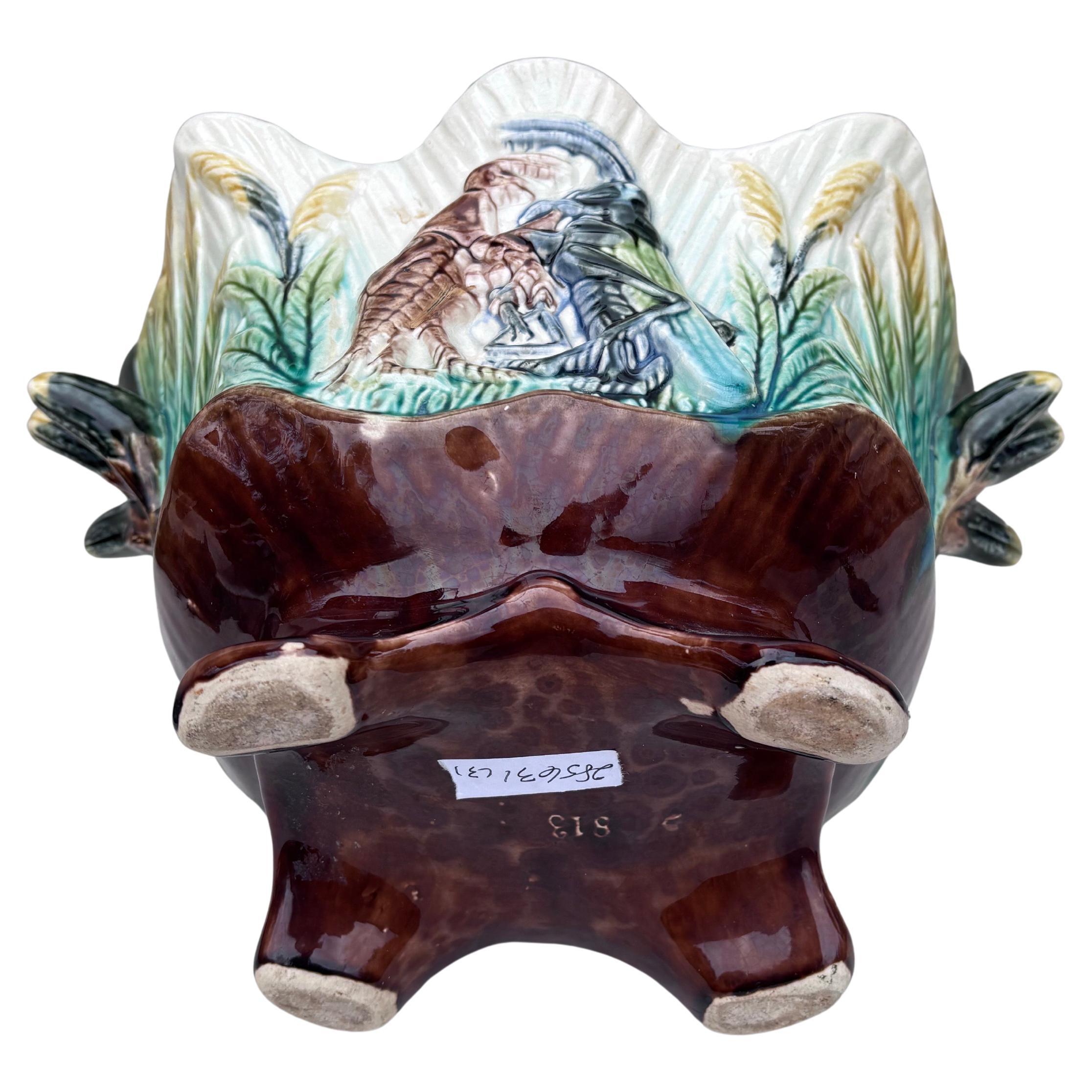 Céramique Cache pot en majolique du 19ème siècle Insectes Musiciens en vente