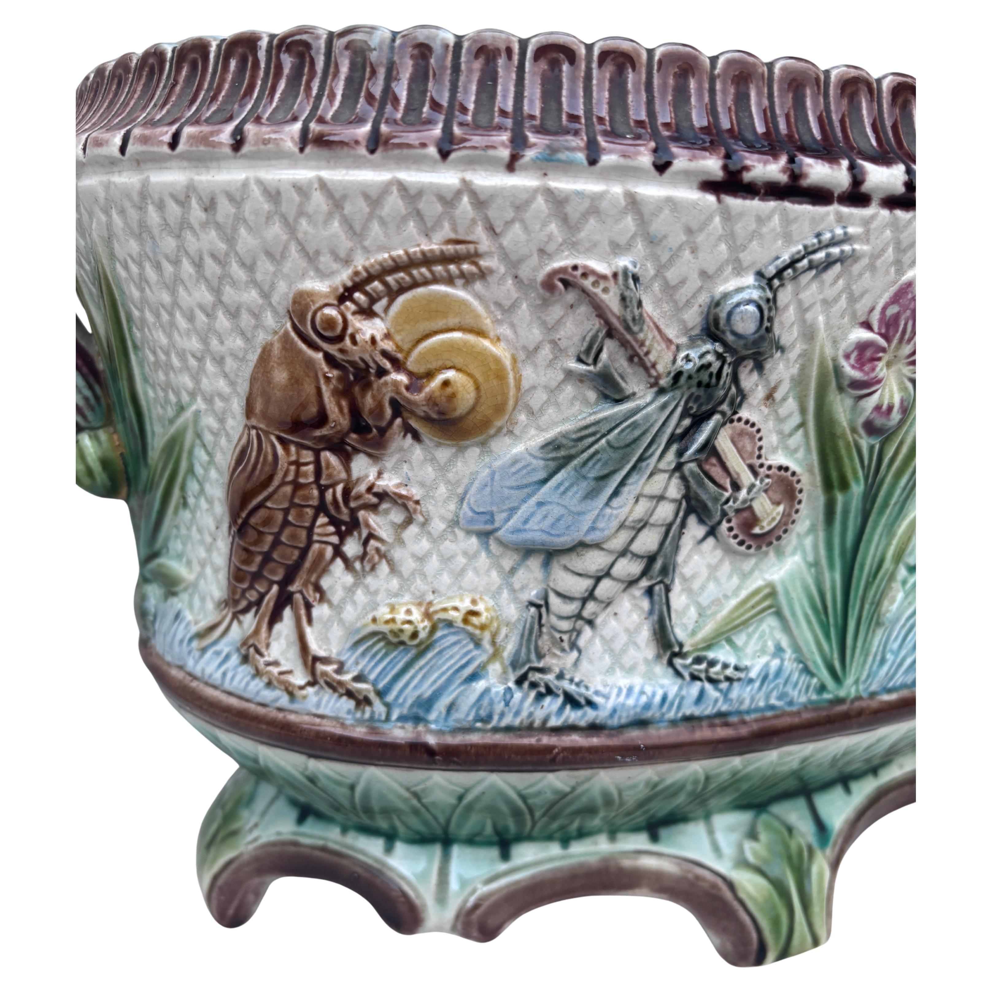 19th Century Majolica Insects Musicians Jardinière Rústico en venta
