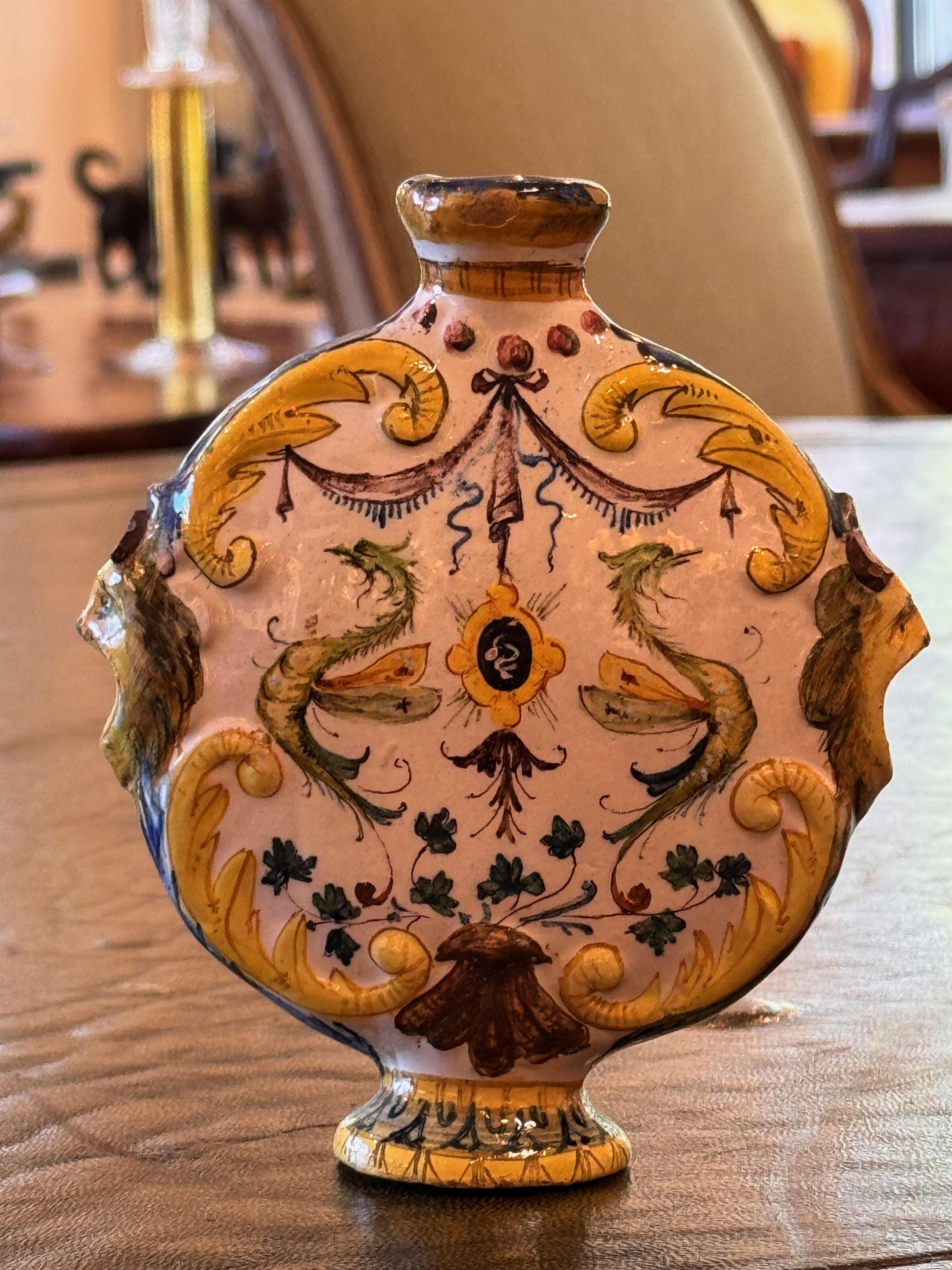 Vaso in maiolica del XIX secolo In condizioni buone in vendita a Charlottesville, VA