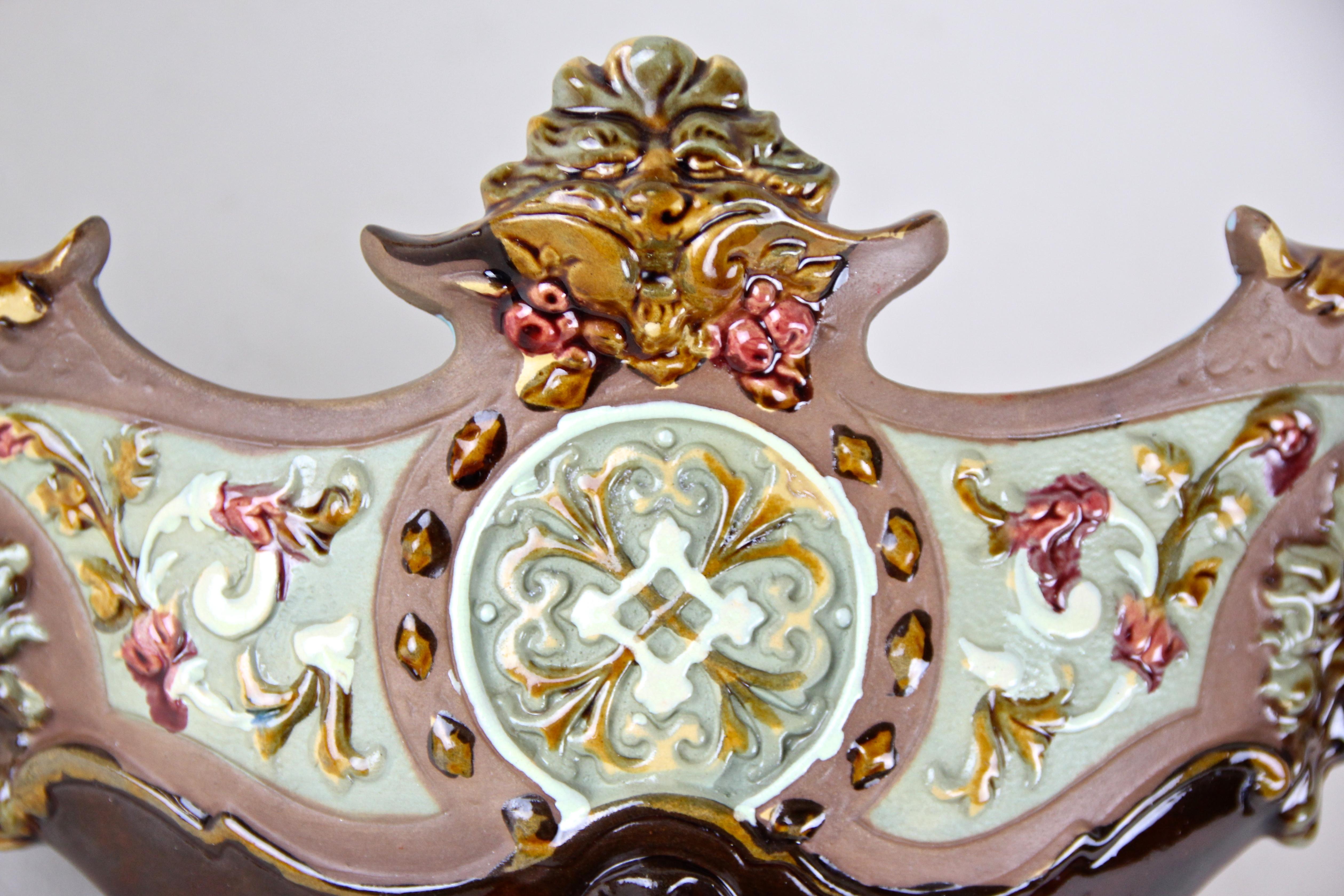 Hand-Painted 19th Century Majolica Jardiniere by Wilhelm Schiller & Son, Bohemia, circa 1890