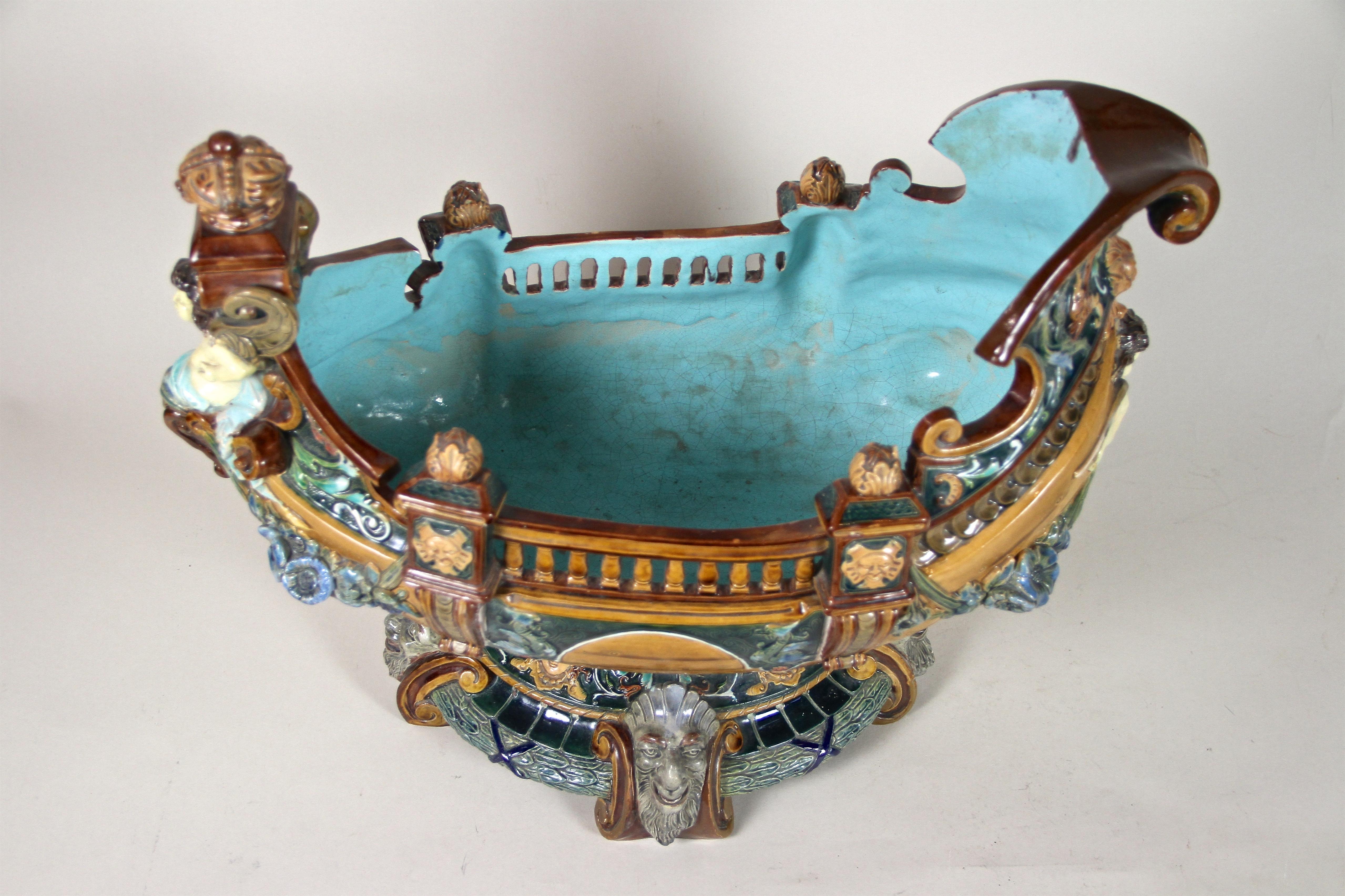 Czech 19th Century Majolica Jardiniere 