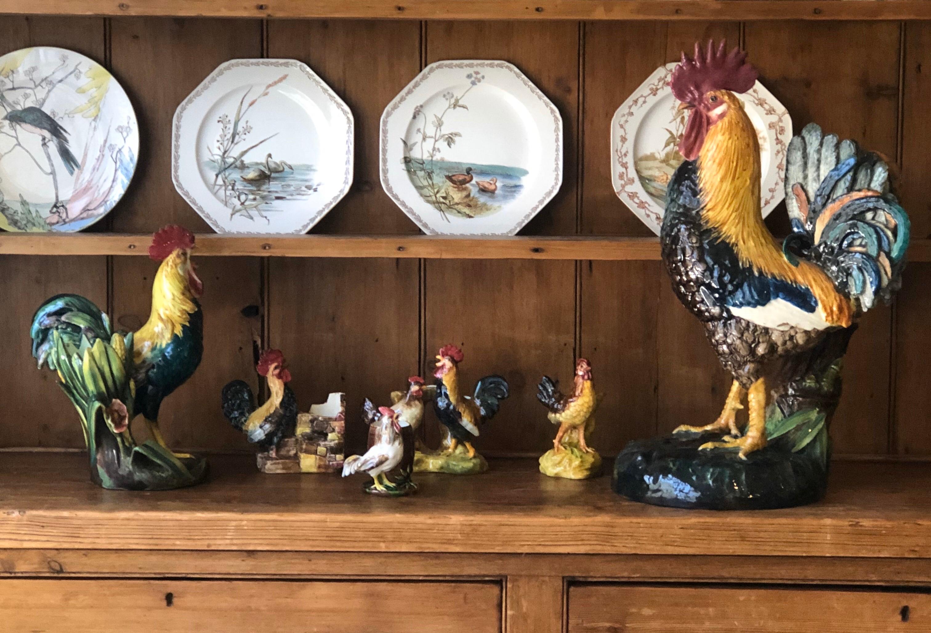 Jardinière en majolique du 19ème siècle avec poulet et coq en vente 2