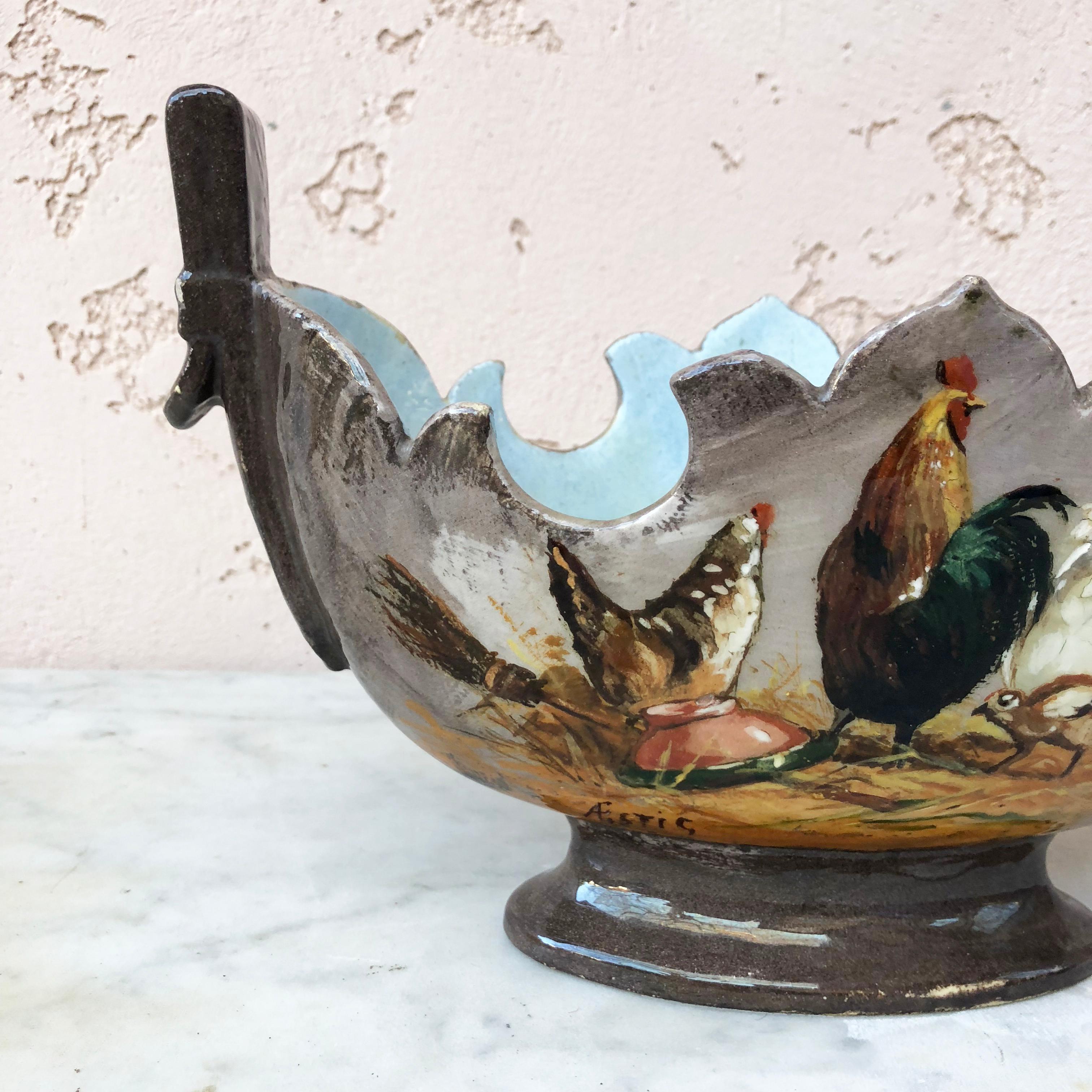 Country Jardinière en majolique du 19ème siècle avec poulet et coq en vente