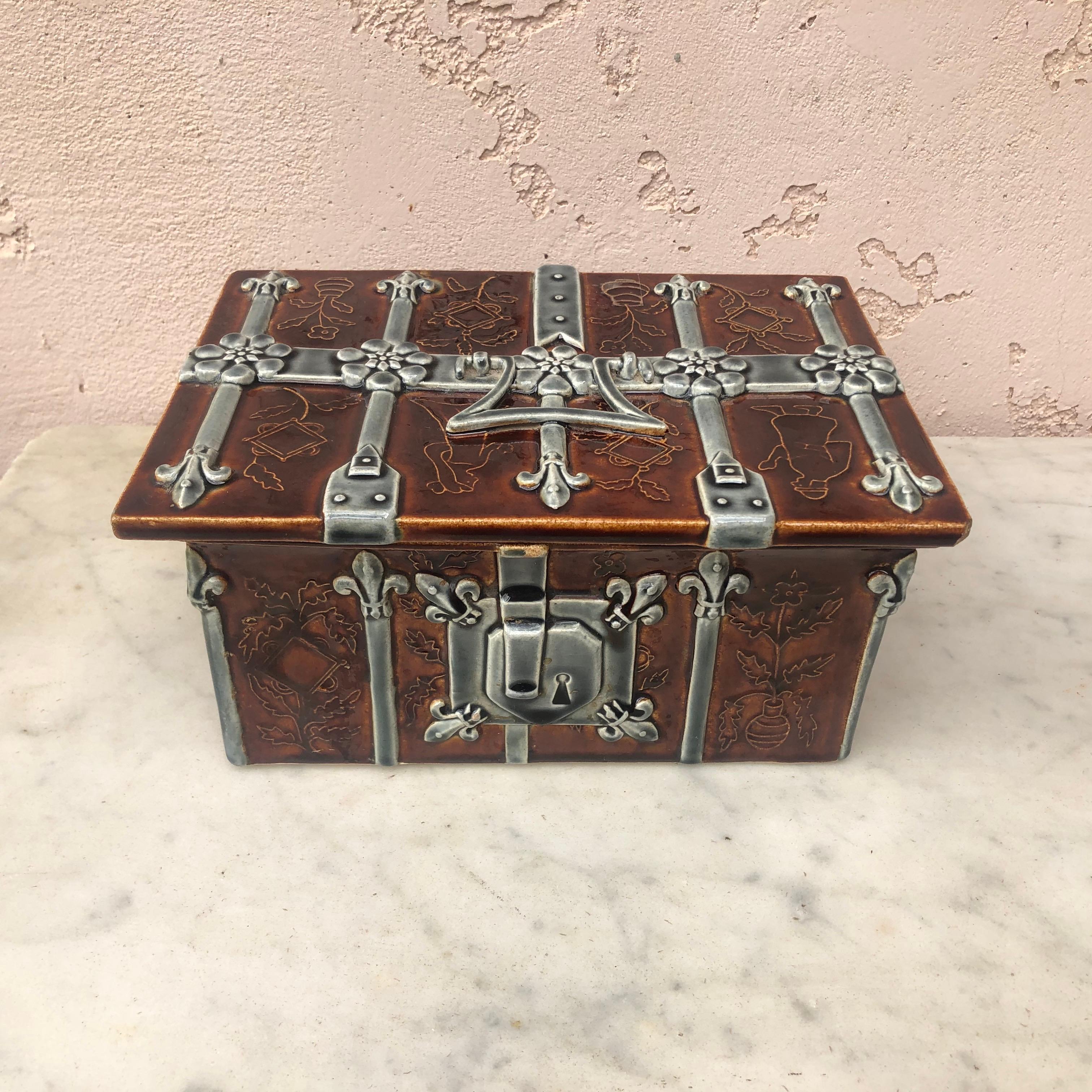 Néo-Renaissance Boîte à bijoux Choisy Le Roi du 19ème siècle en vente