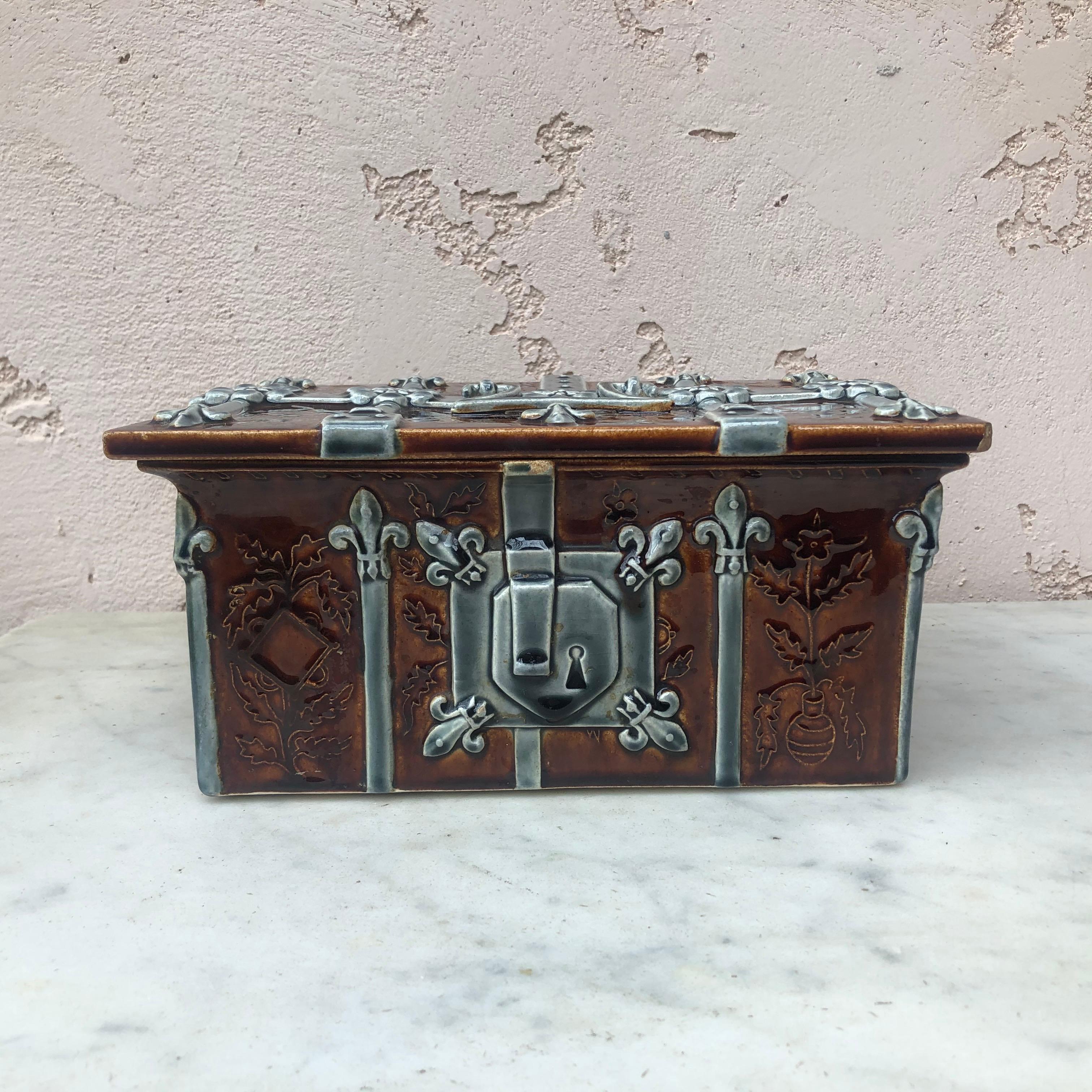 Renaissance Revival 19th Century Majolica Jewel Box Choisy Le Roi For Sale