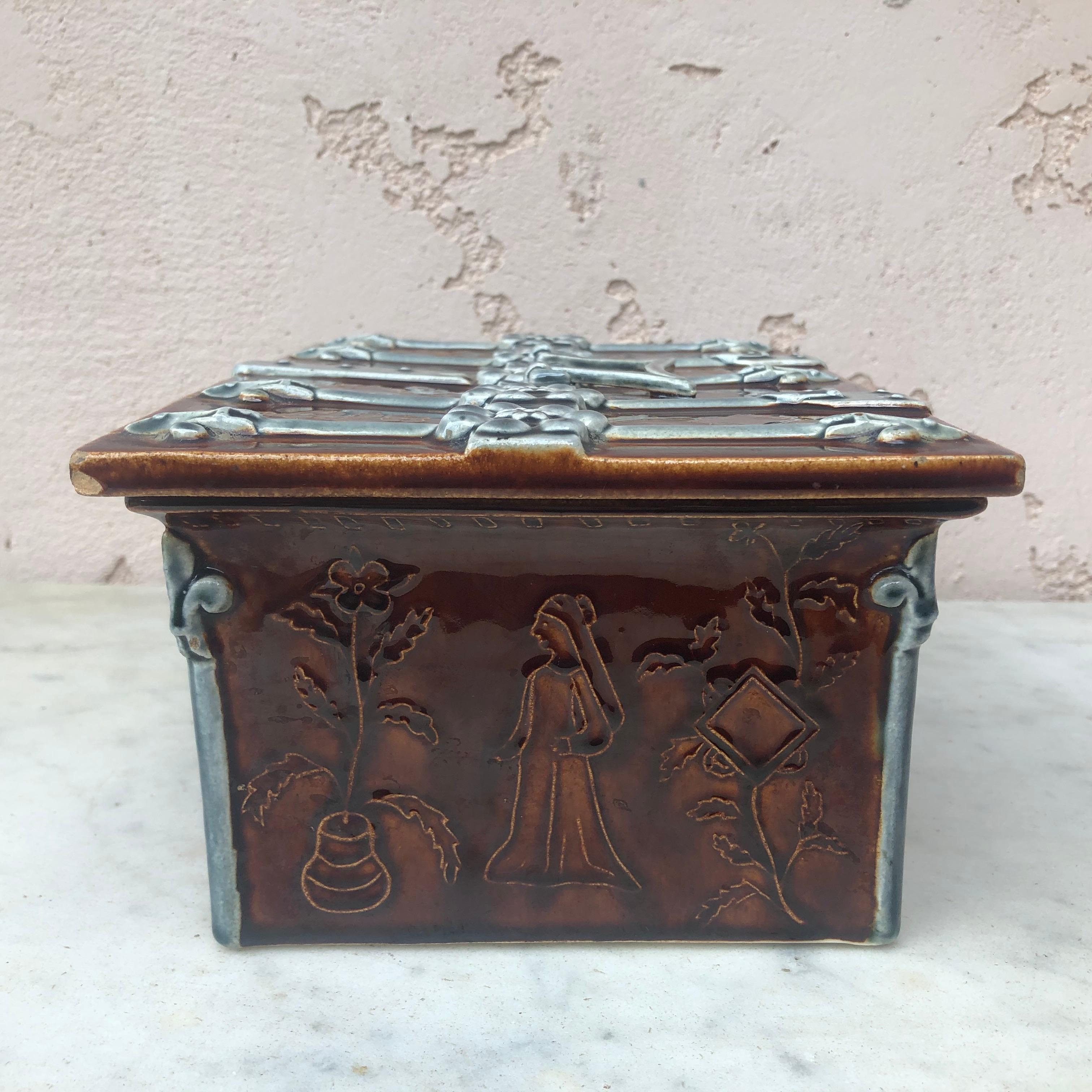 Ceramic 19th Century Majolica Jewel Box Choisy Le Roi For Sale