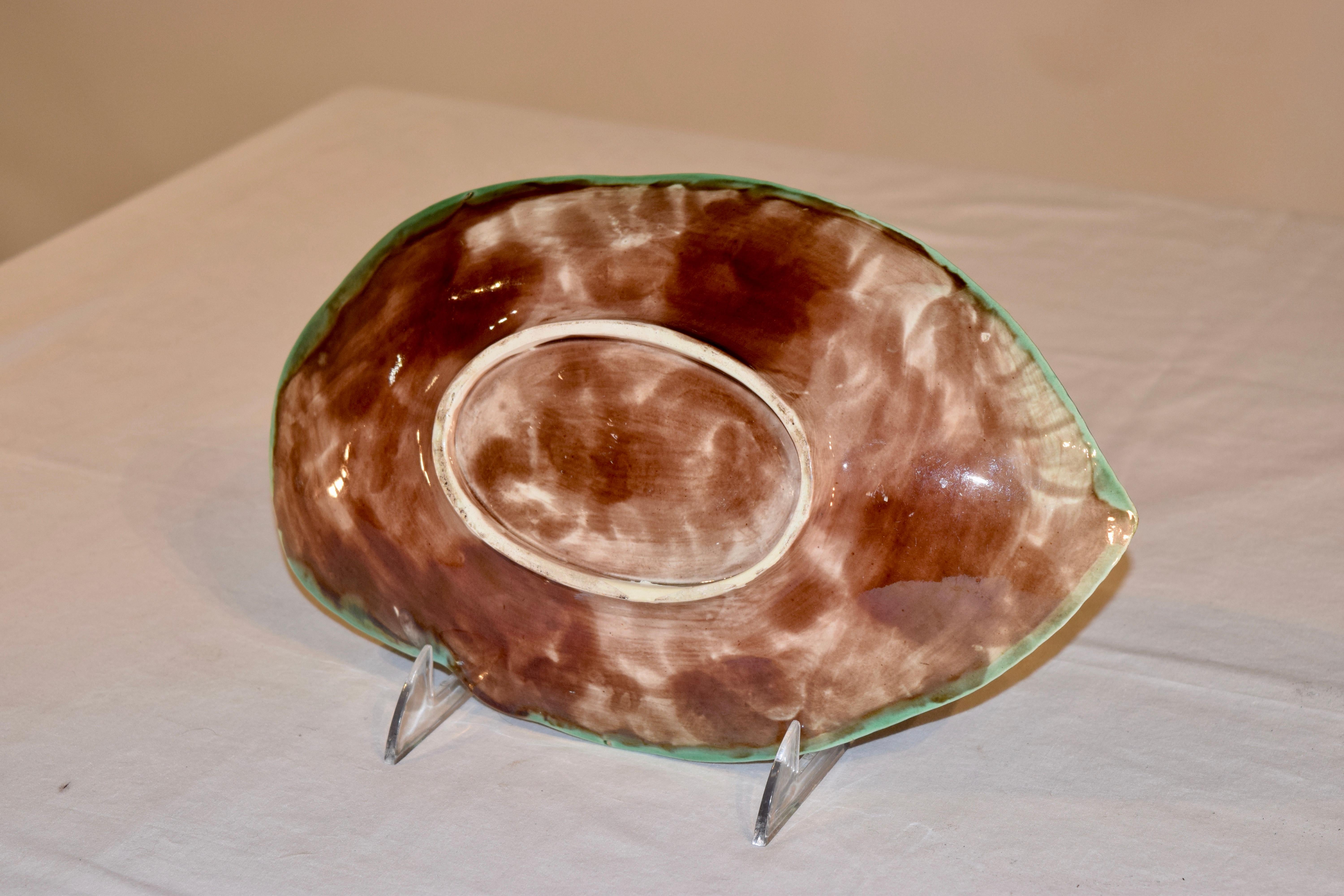 English 19th Century Majolica Leaf Dish For Sale