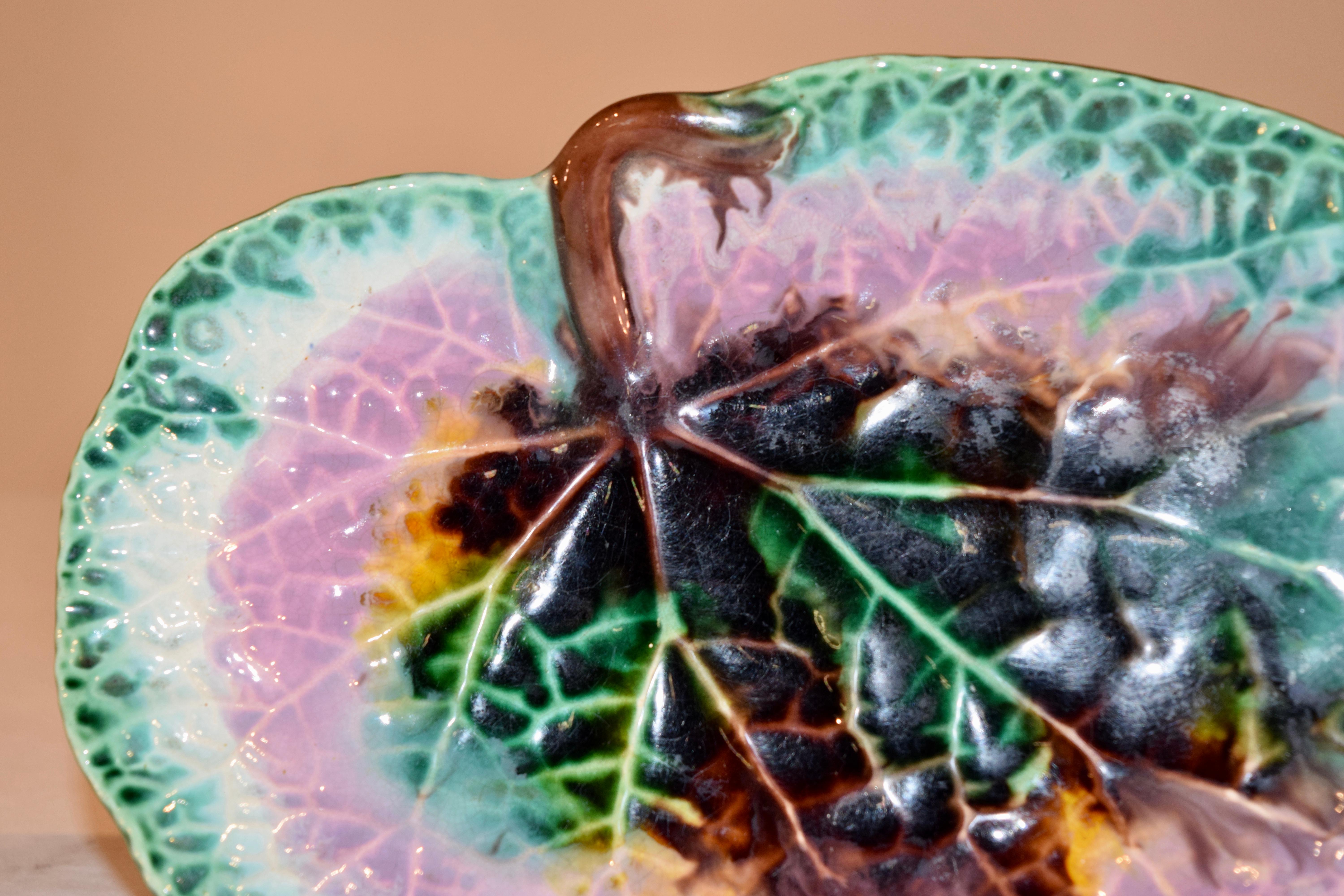 English 19th Century Majolica Leaf Dish