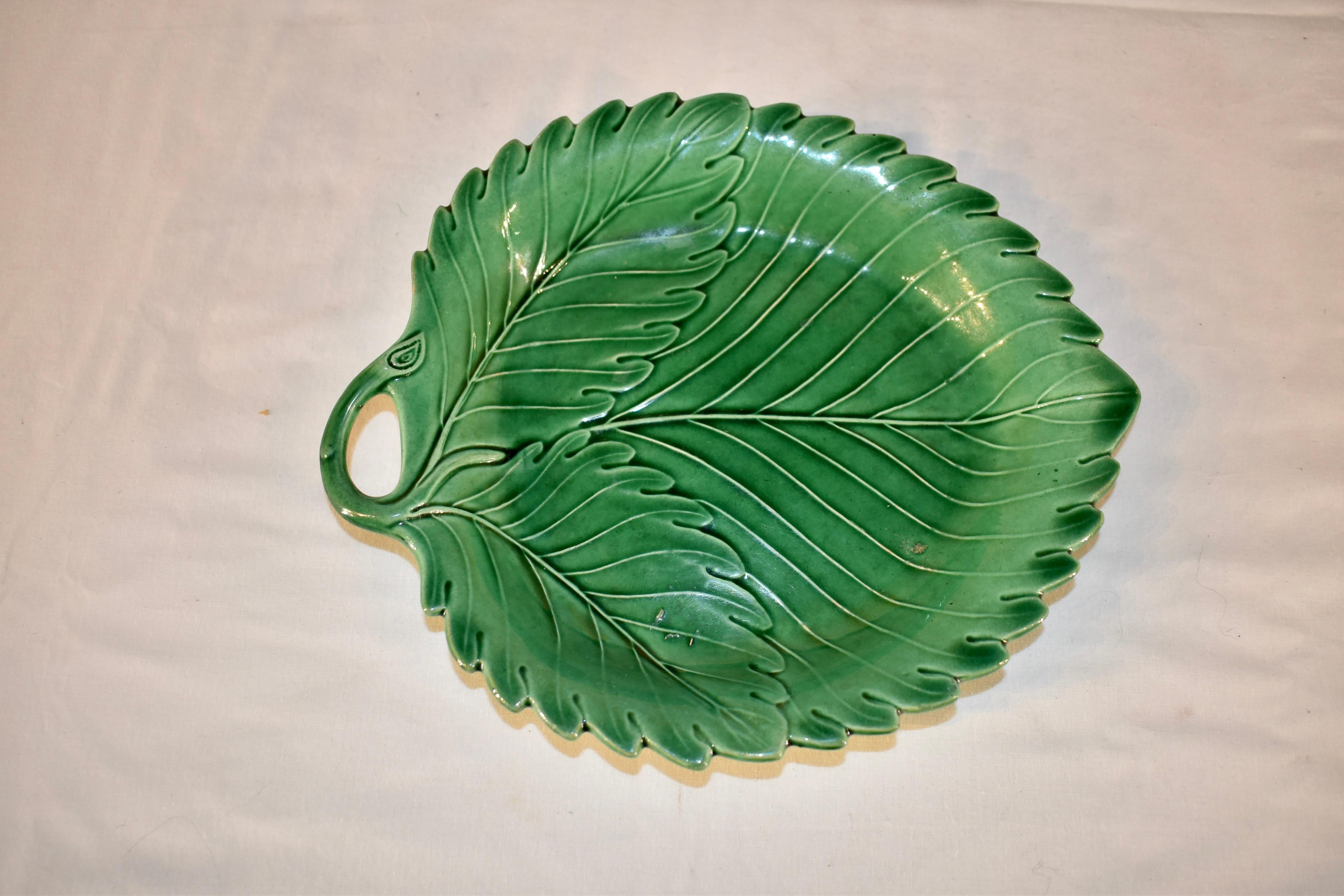 English 19th Century Majolica Leaf Handled Dish