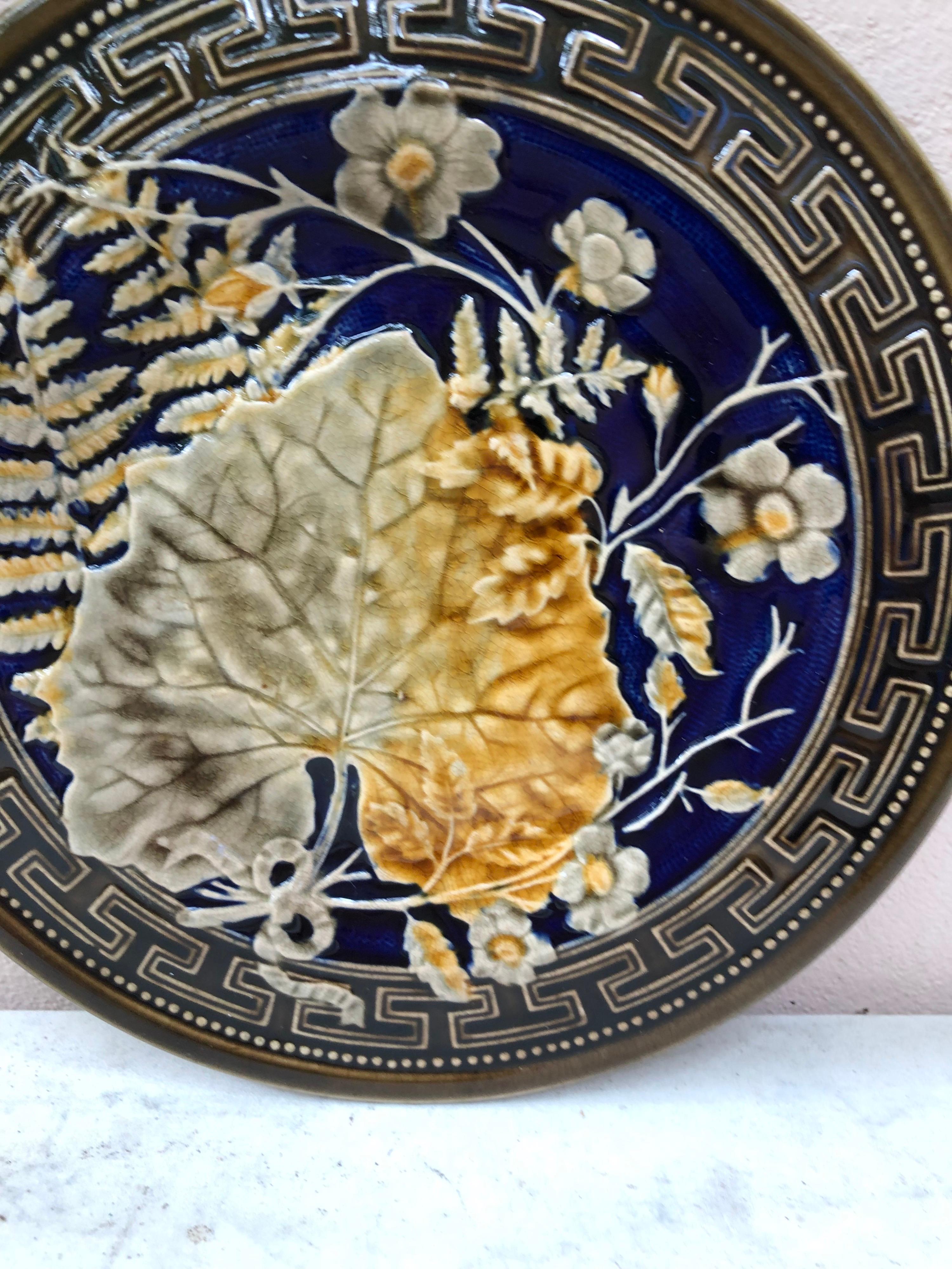 Majolica plate signed Choisy le roi, circa 1890.
Decorated with leaves, ferns, pink flowers and Greek border.
Very rare colors.