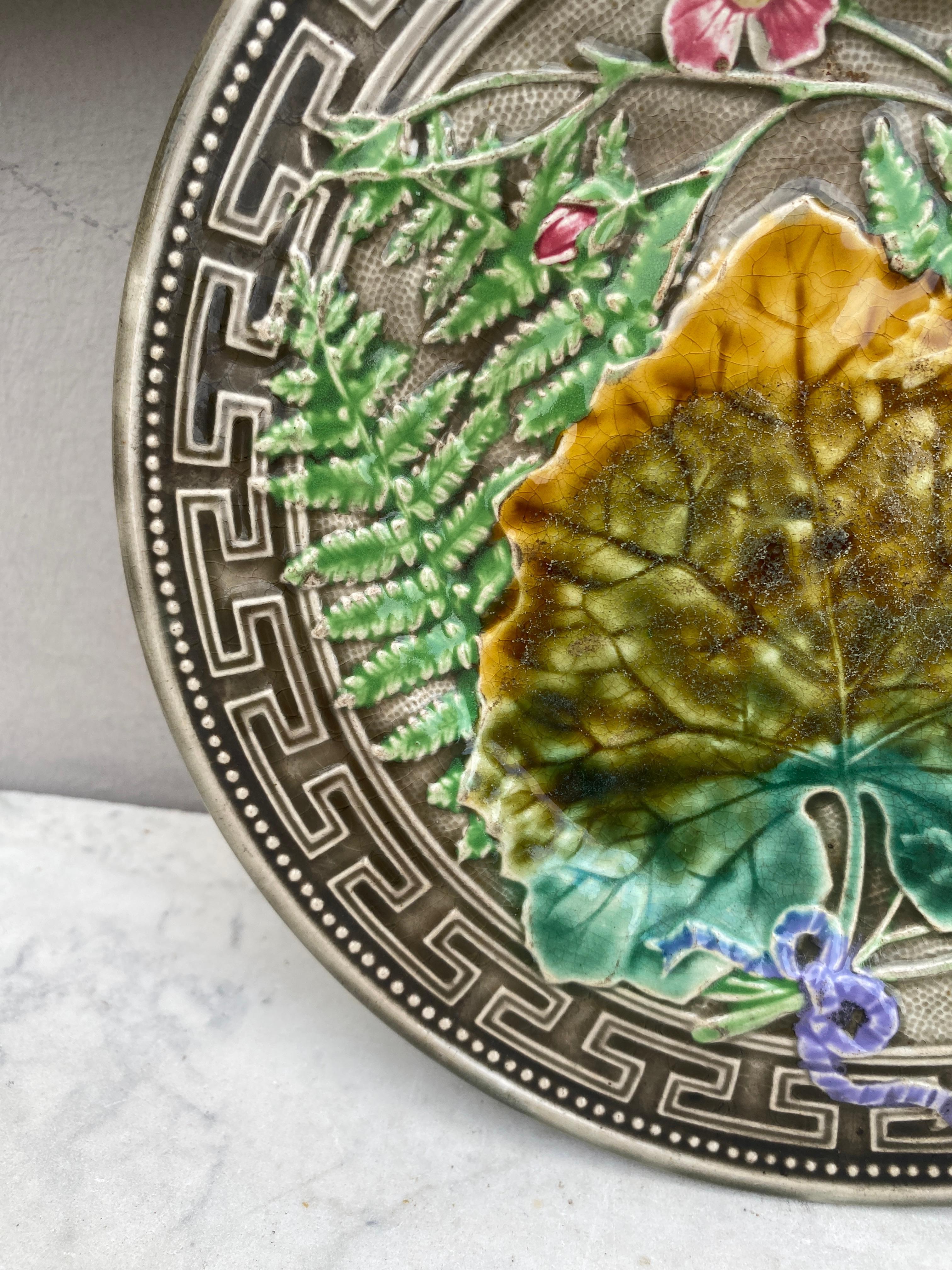 Victorian 19th Century Majolica Leaves & Pink Flowers Plate Choisy-le-Roi For Sale