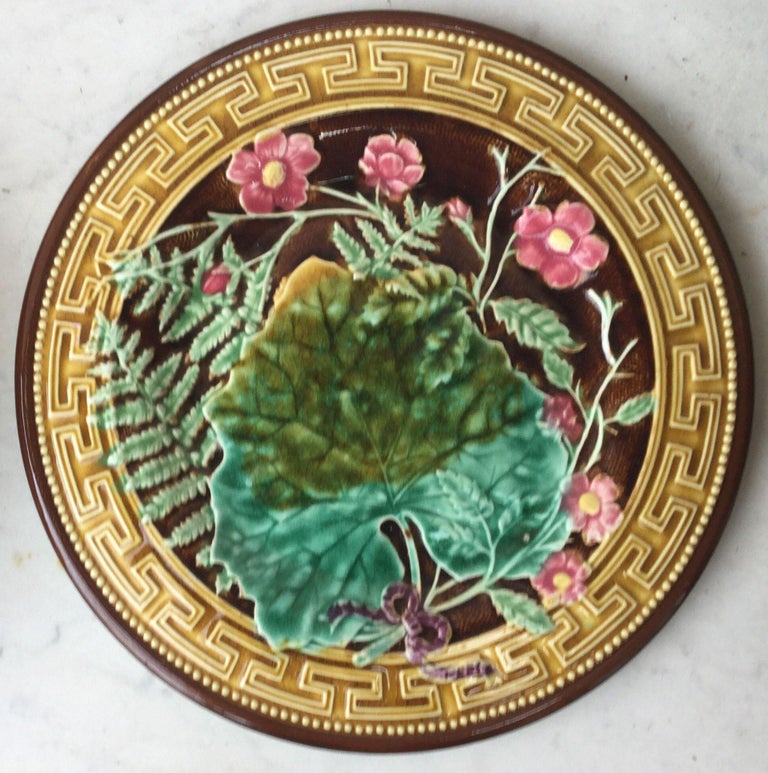Victorian 19th Century Majolica Leaves and Pink Flowers Plate Choisy le Roi For Sale
