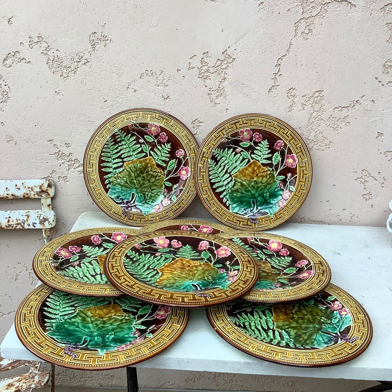 French 19th Century Majolica Leaves and Pink Flowers Plate Choisy le Roi For Sale