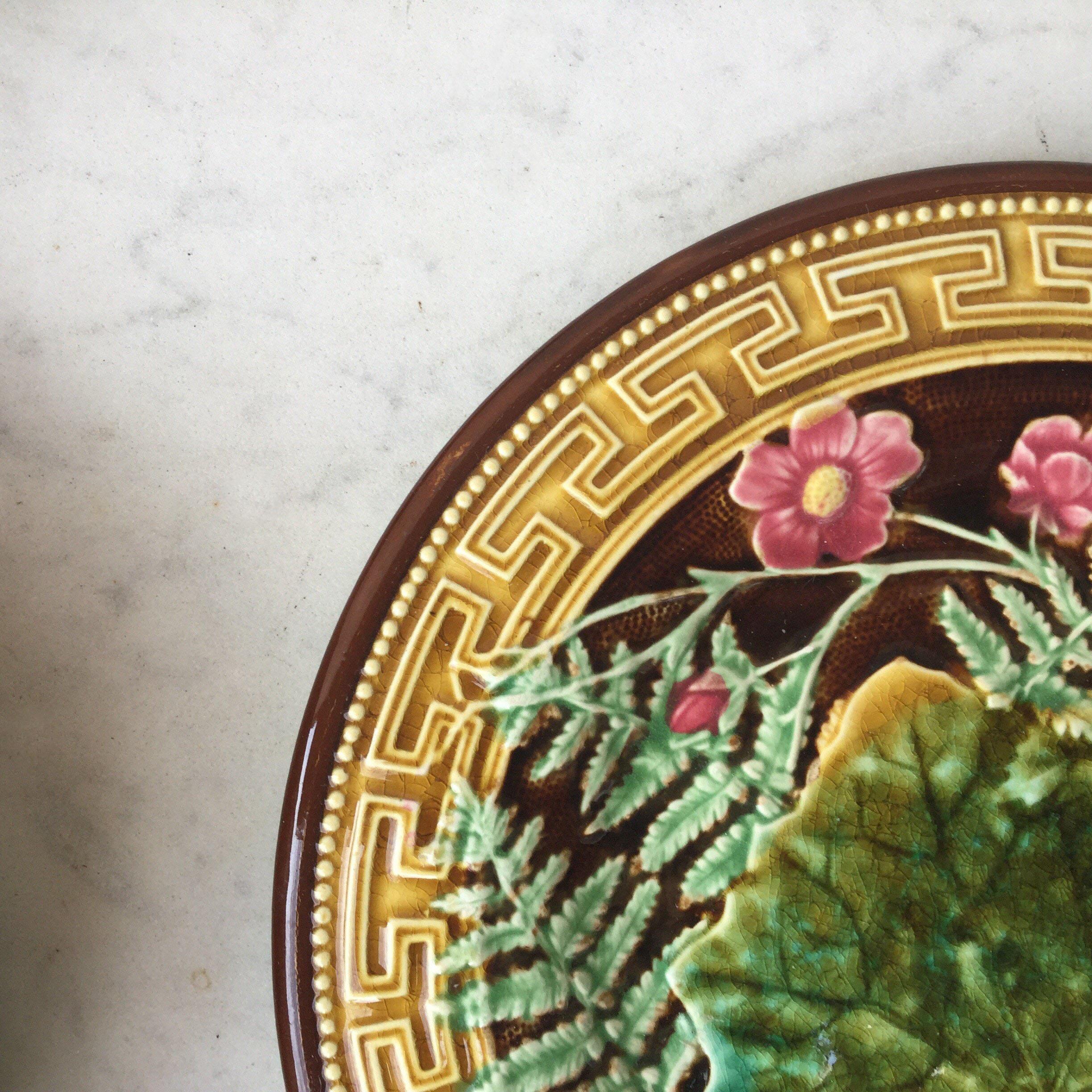 Victorian 19th Century Majolica Leaves and Pink Flowers Plate Choisy le Roi