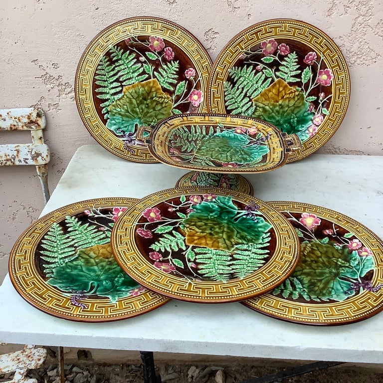 19th Century Majolica Leaves and Pink Flowers Plate Choisy le Roi In Good Condition For Sale In The Hills, TX