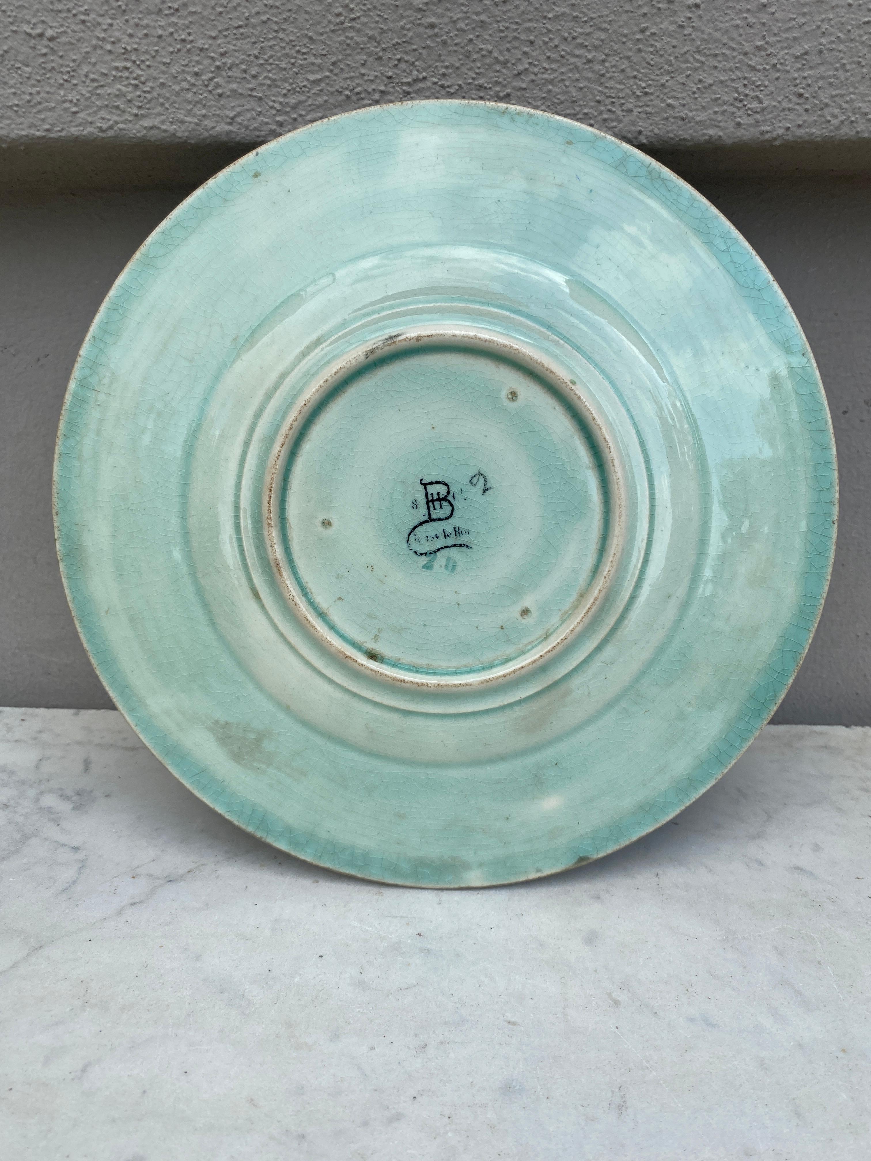 19th Century Majolica Leaves & Pink Flowers Plate Choisy-le-Roi In Good Condition For Sale In Austin, TX