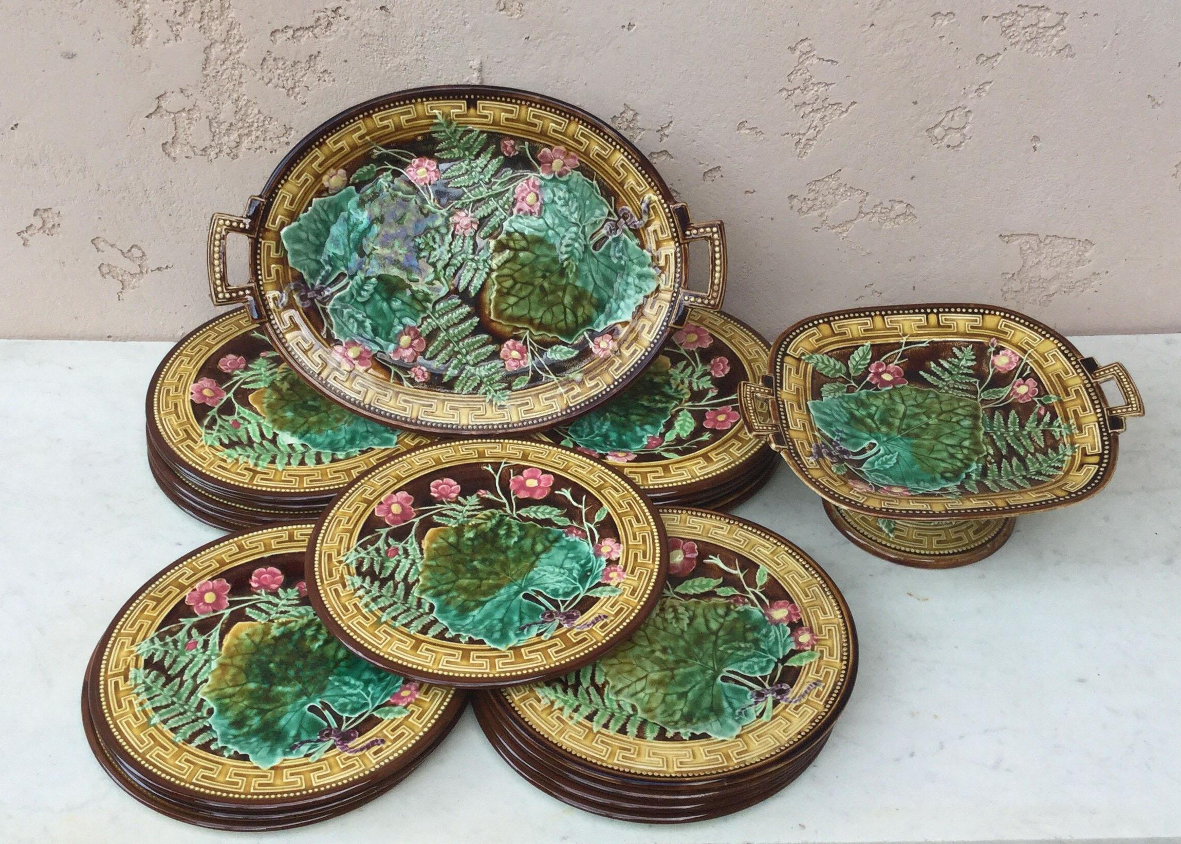 19th Century Majolica Leaves and Pink Flowers Plate Choisy le Roi In Good Condition In Austin, TX