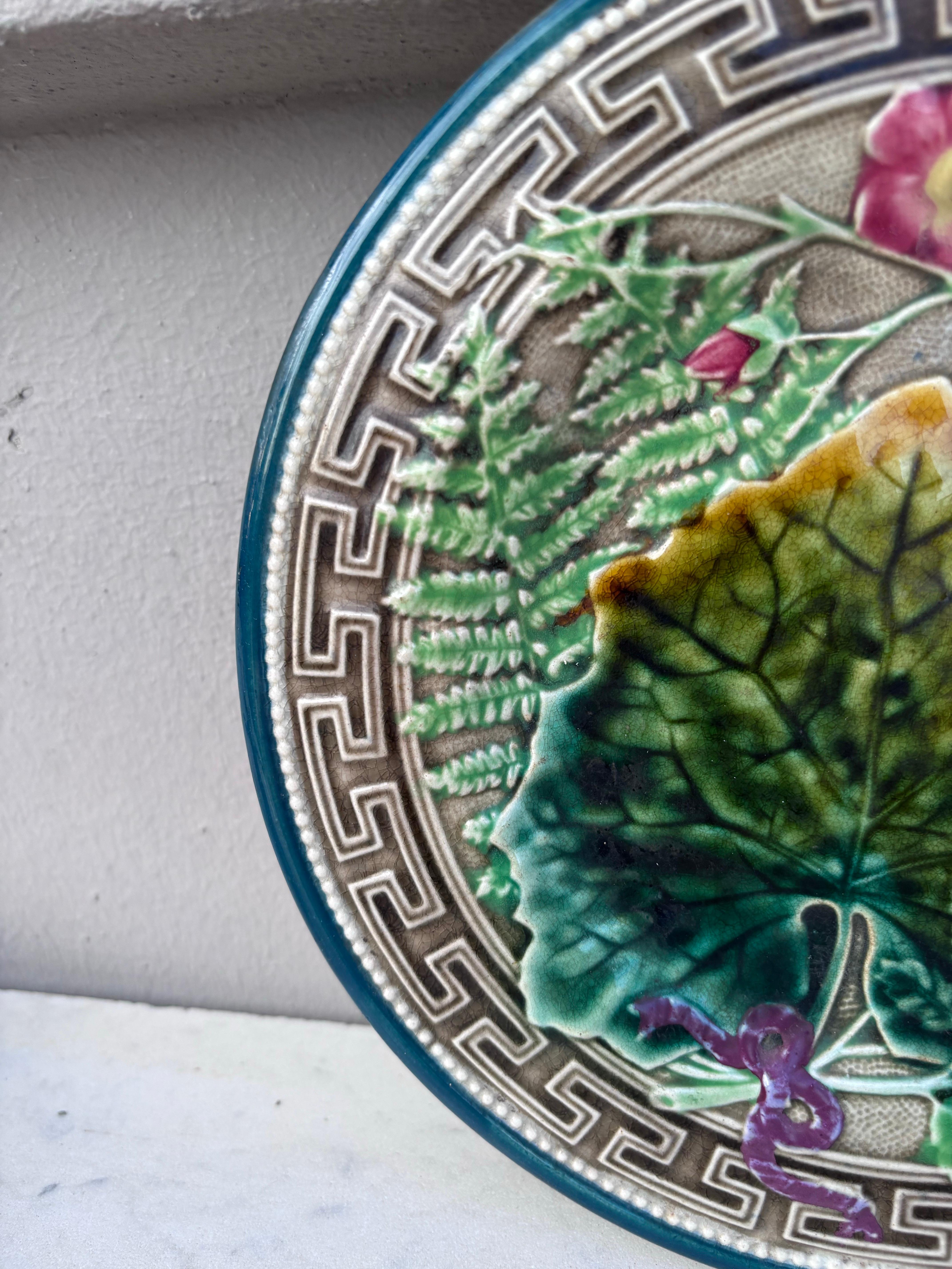 Victorian 19th Century Majolica Leaves & Pink Flowers Plate Choisy Le Roi For Sale