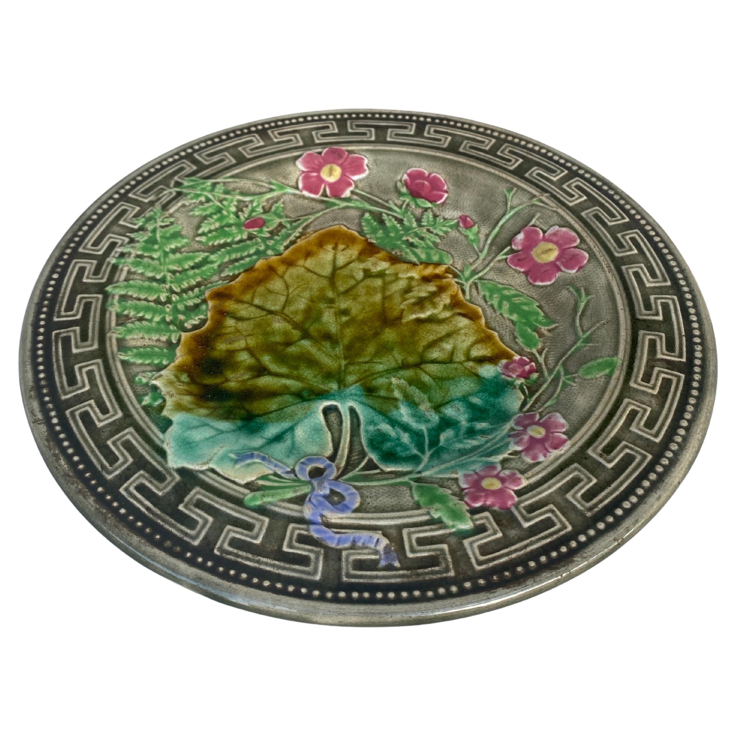 Victorian 19th Century Majolica Leaves & Pink Flowers Plate Choisy-le-Roi For Sale