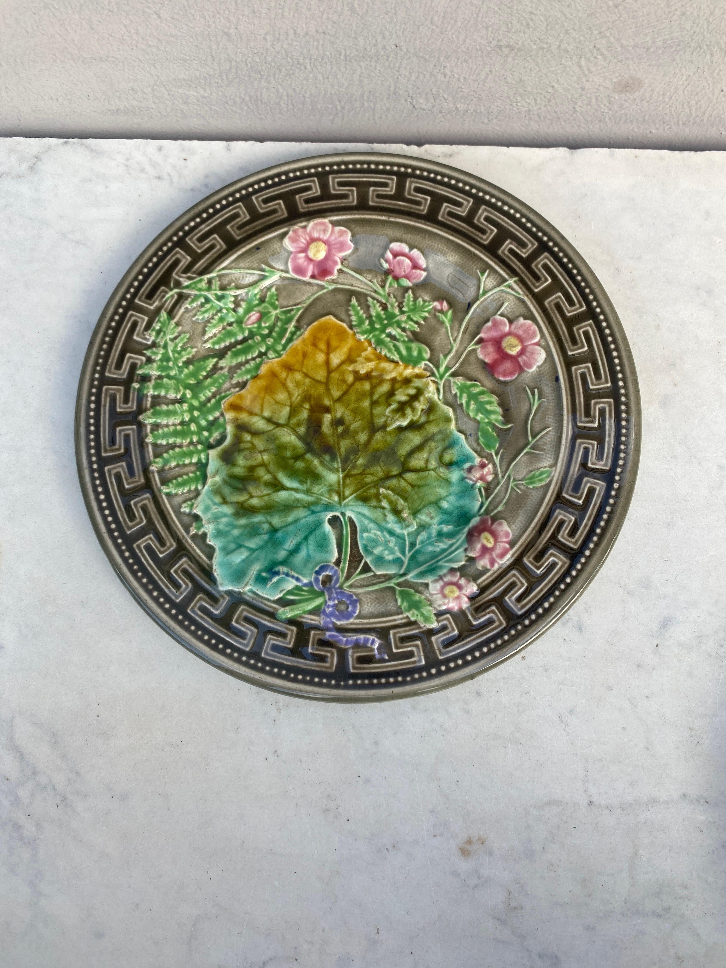 Victorian 19th Century Majolica Leaves & Pink Flowers Plate Choisy-le-Roi For Sale