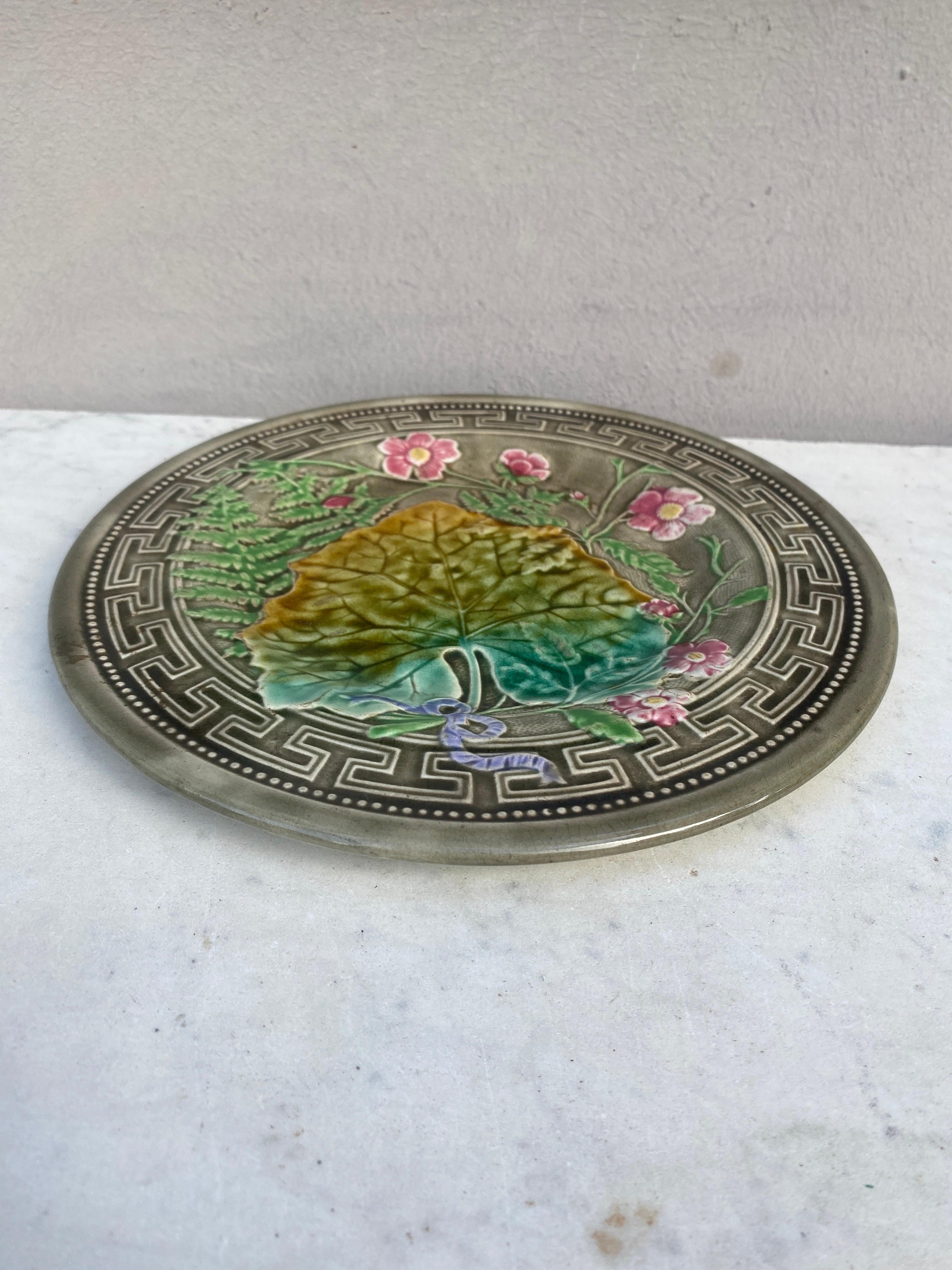 Victorian 19th Century Majolica Leaves & Pink Flowers Plate Choisy-le-Roi For Sale