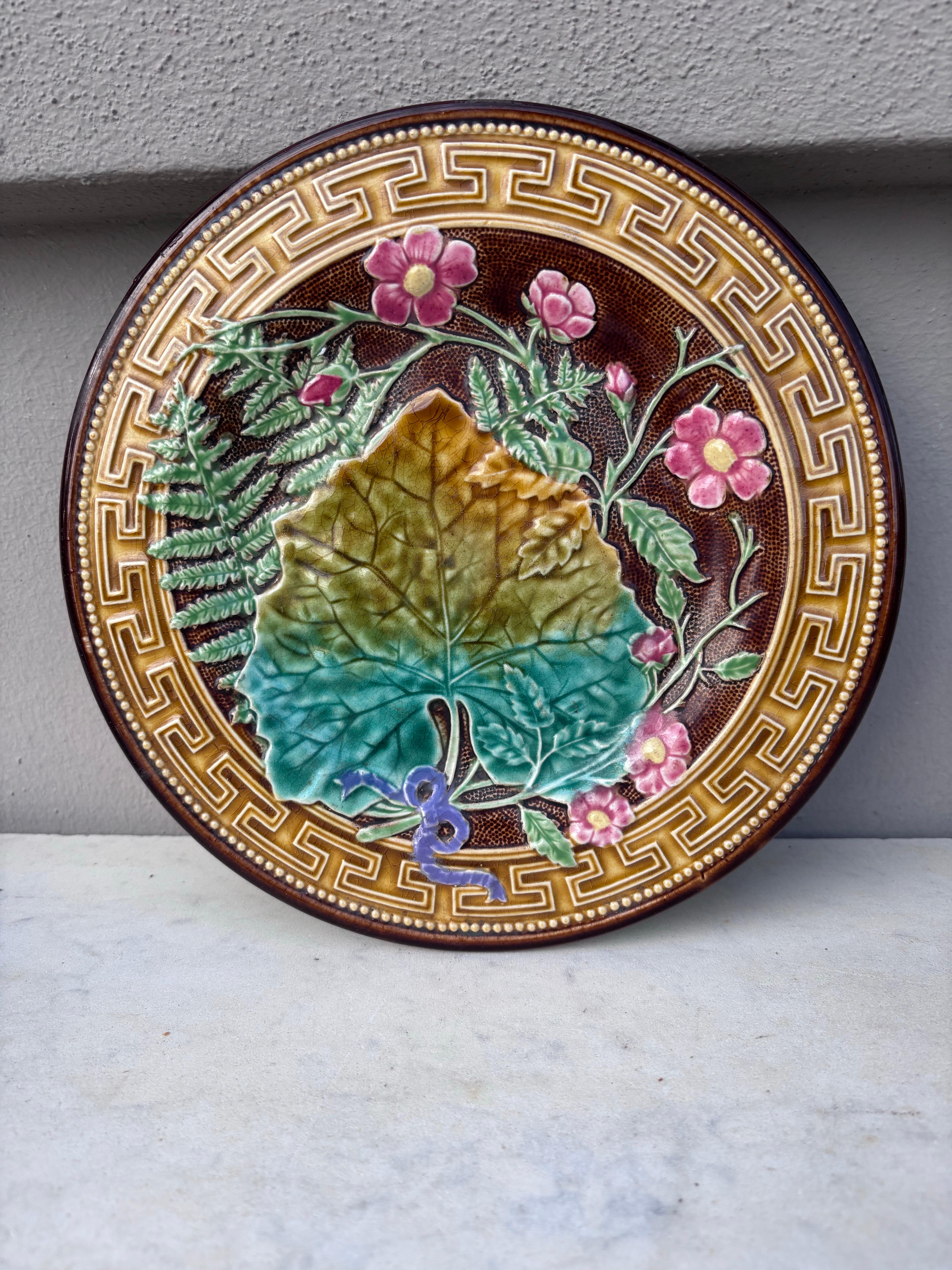 French 19th Century Majolica Leaves & Pink Flowers Plate Choisy Le Roi For Sale