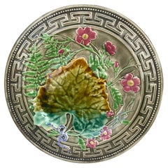 Assiette en majolique du 19ème siècle Choisy-le-Roi
