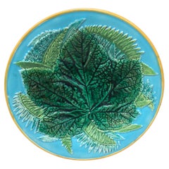 Assiette à feuilles en majolique du 19ème siècle George Jones
