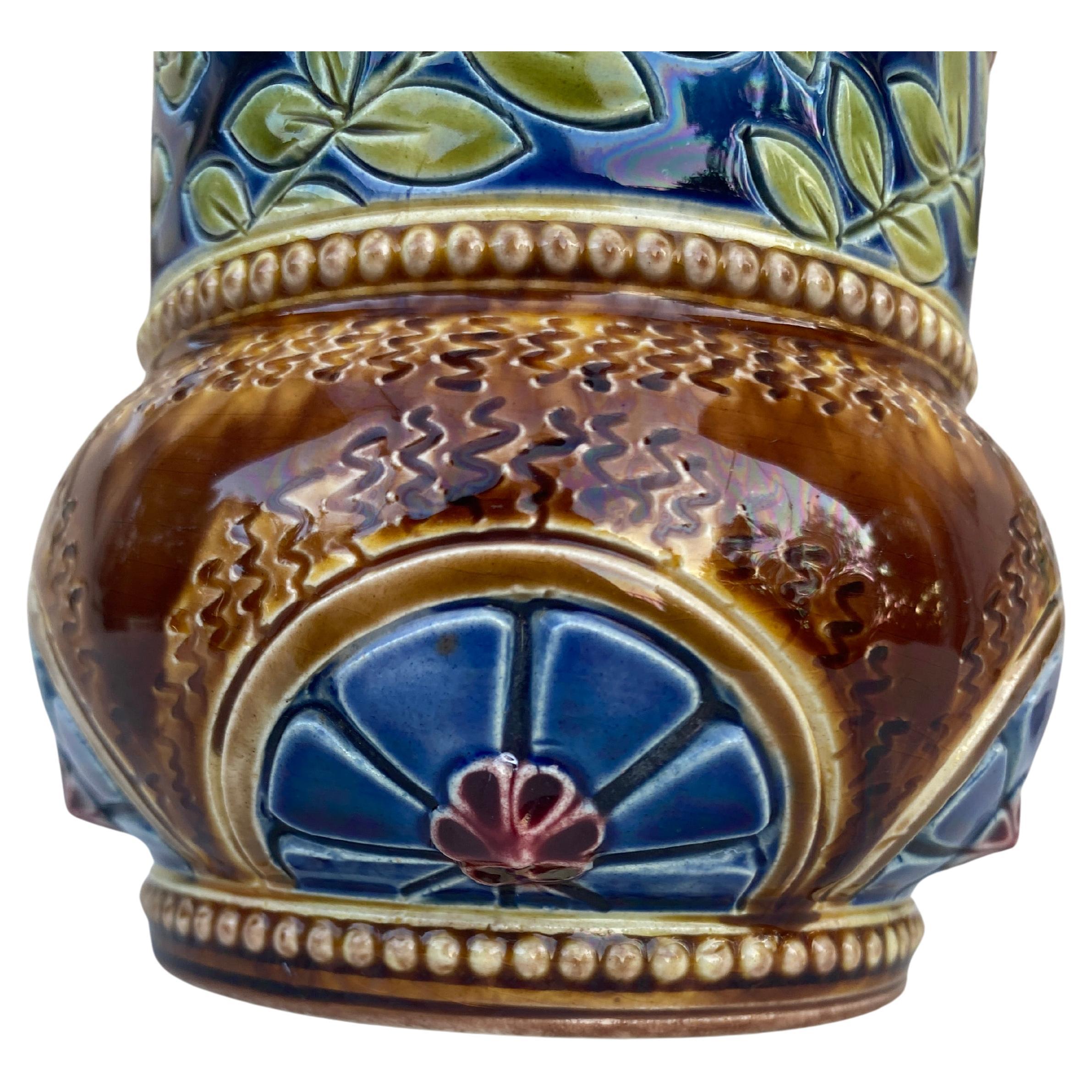 Estetismo Vaso di foglie in maiolica del XIX secolo Sarreguemines in vendita