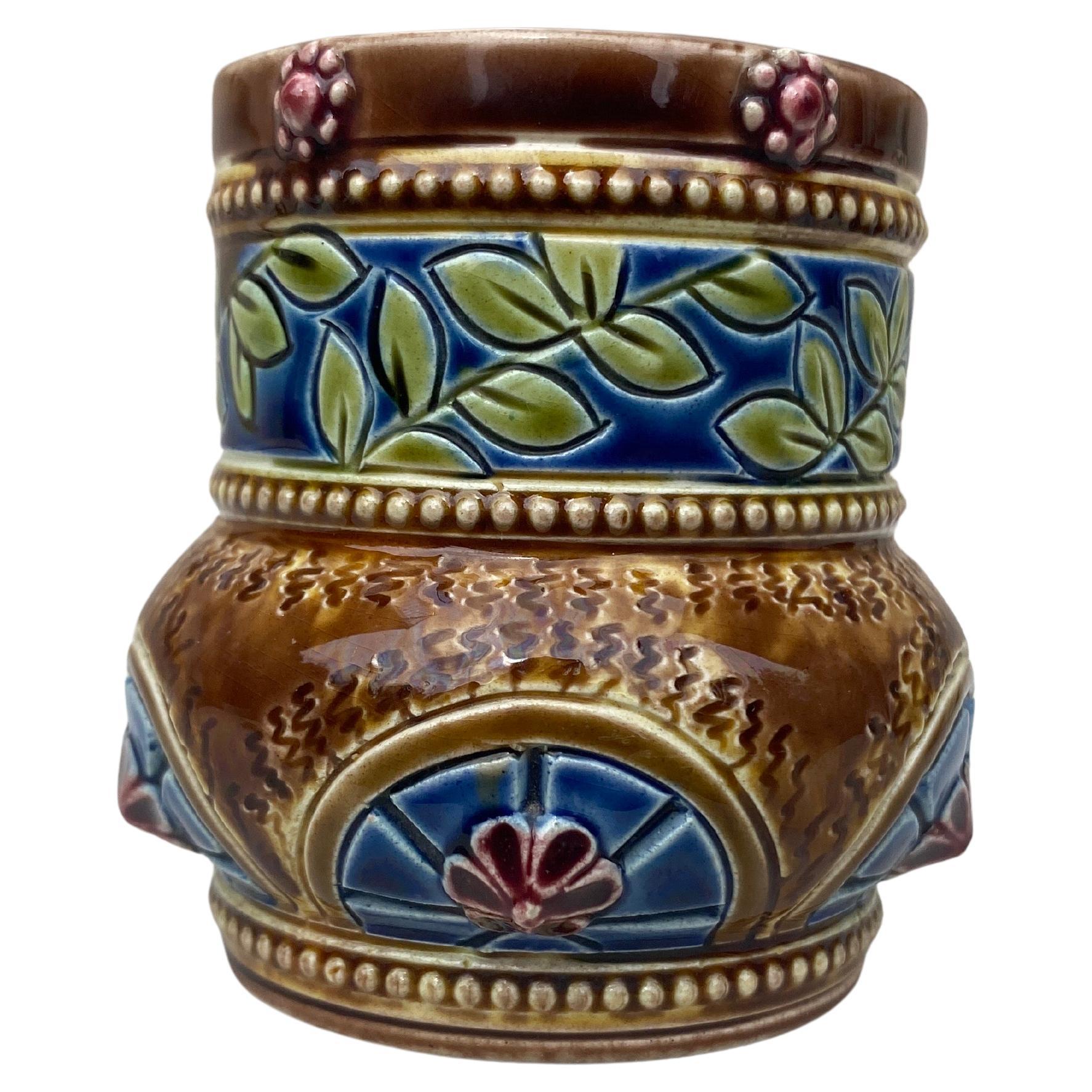 Estetismo Vaso di foglie in maiolica del XIX secolo Sarreguemines in vendita