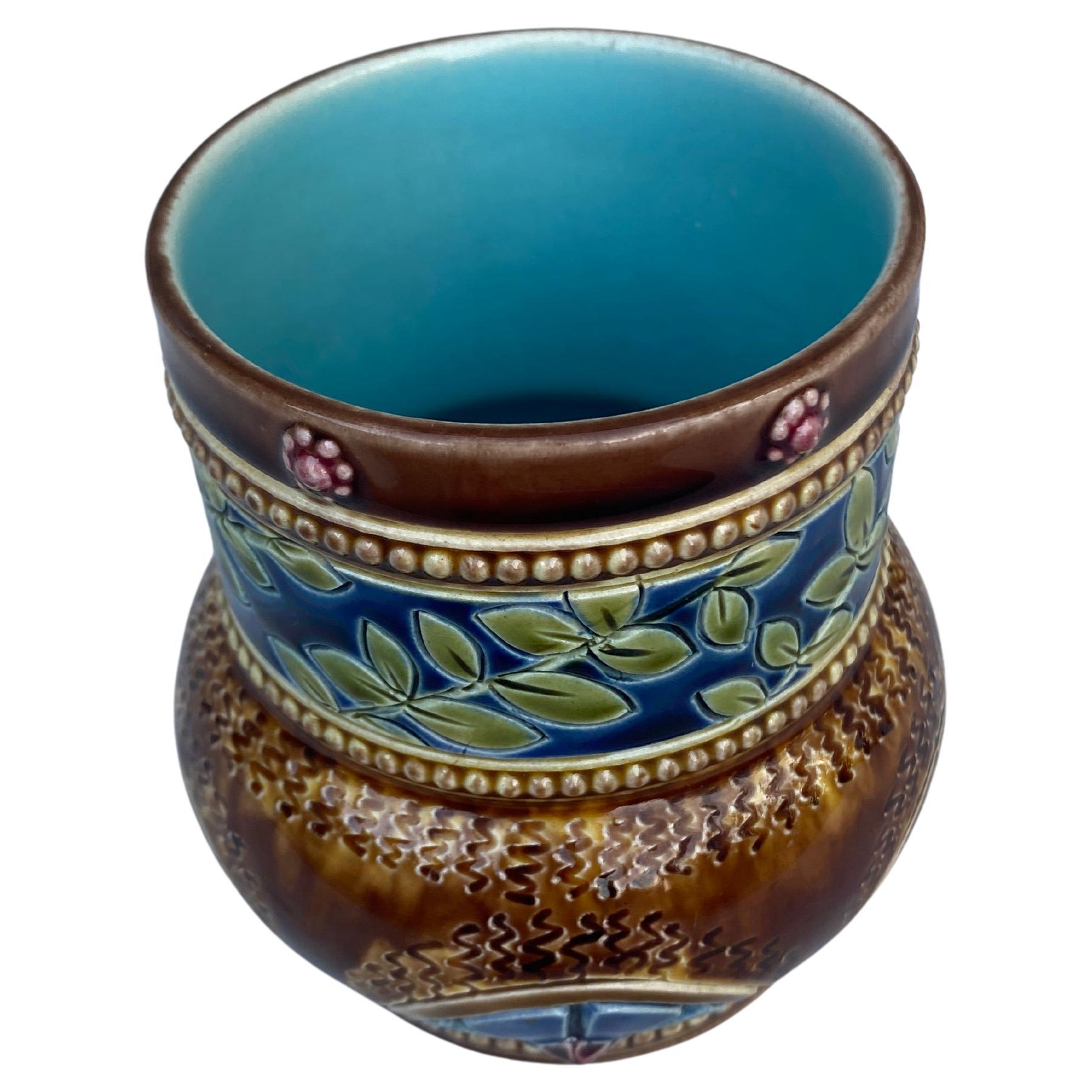Francese Vaso di foglie in maiolica del XIX secolo Sarreguemines in vendita
