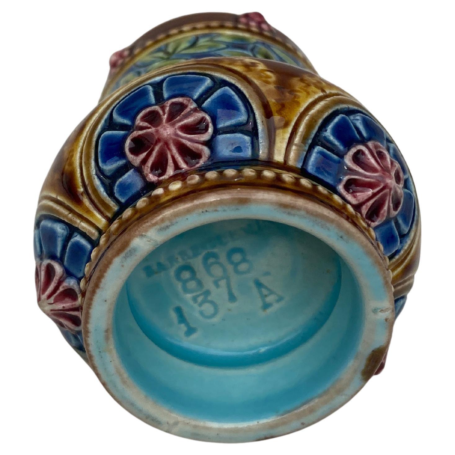Francese Vaso di foglie in maiolica del XIX secolo Sarreguemines in vendita