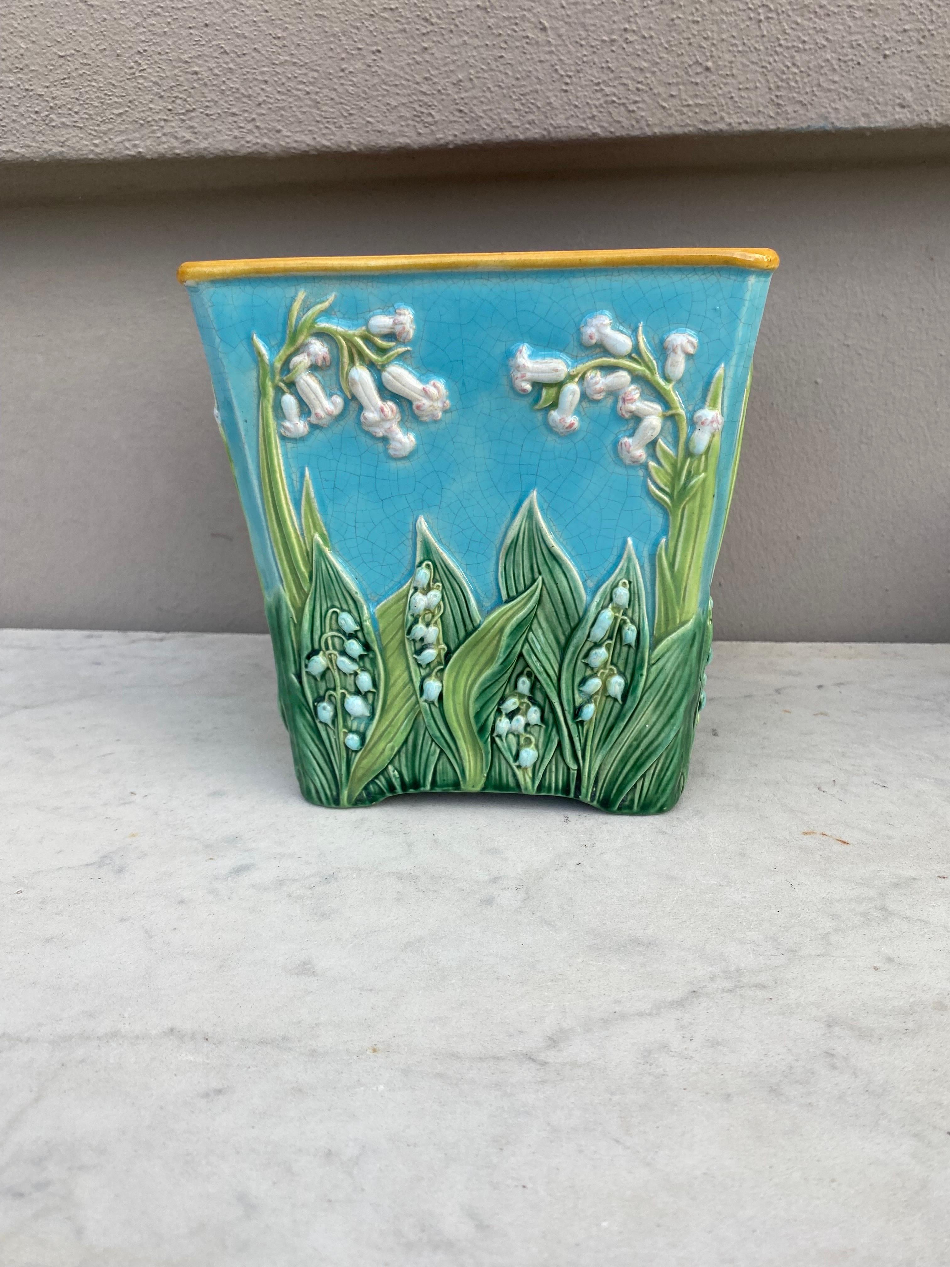 Victorian 19th Century square Majolica Aqua jardinière signed George Jones, Pattern No. 2295, the turquoise ground decorated with lilies of the valley in relief.
An excellent example of the elegance of the Victorian Majolica.
Rare small size , H /