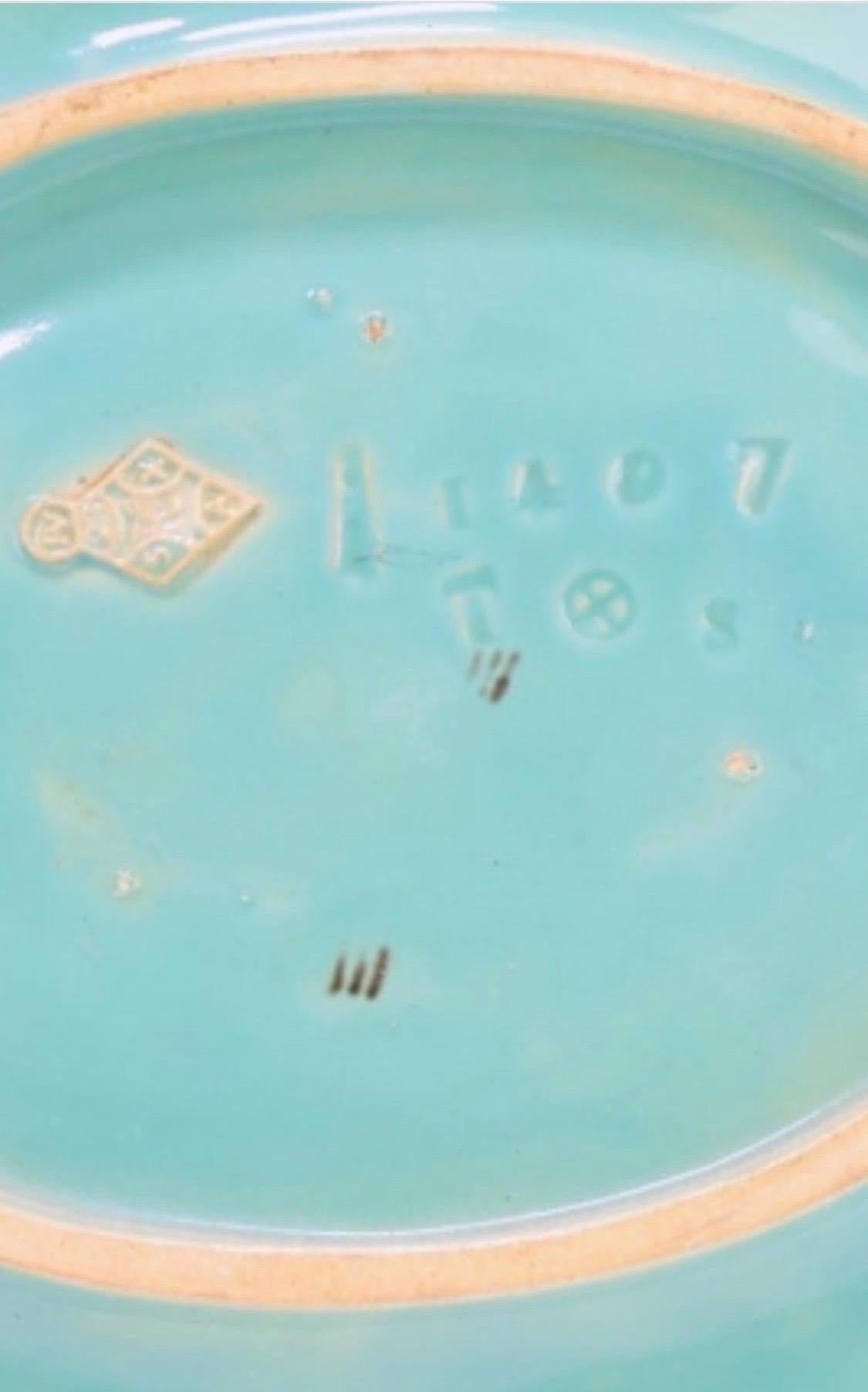 Il bellissimo e raro piatto in maiolica di Minton è il pezzo perfetto da aggiungere alla tua collezione. 