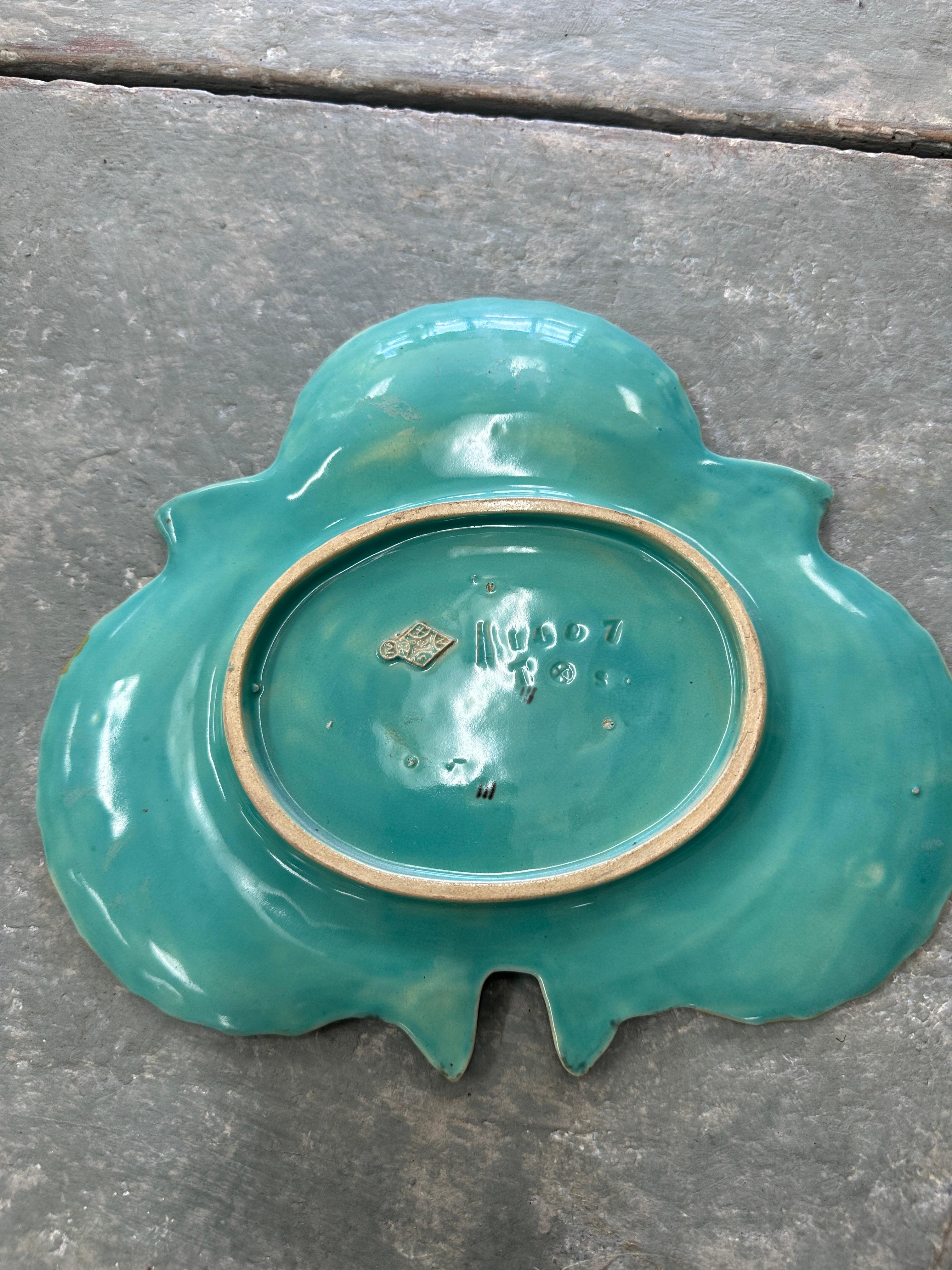 Fatto a mano Piatto da pesce in maiolica Minton del XIX secolo Piatto da ostriche in vendita