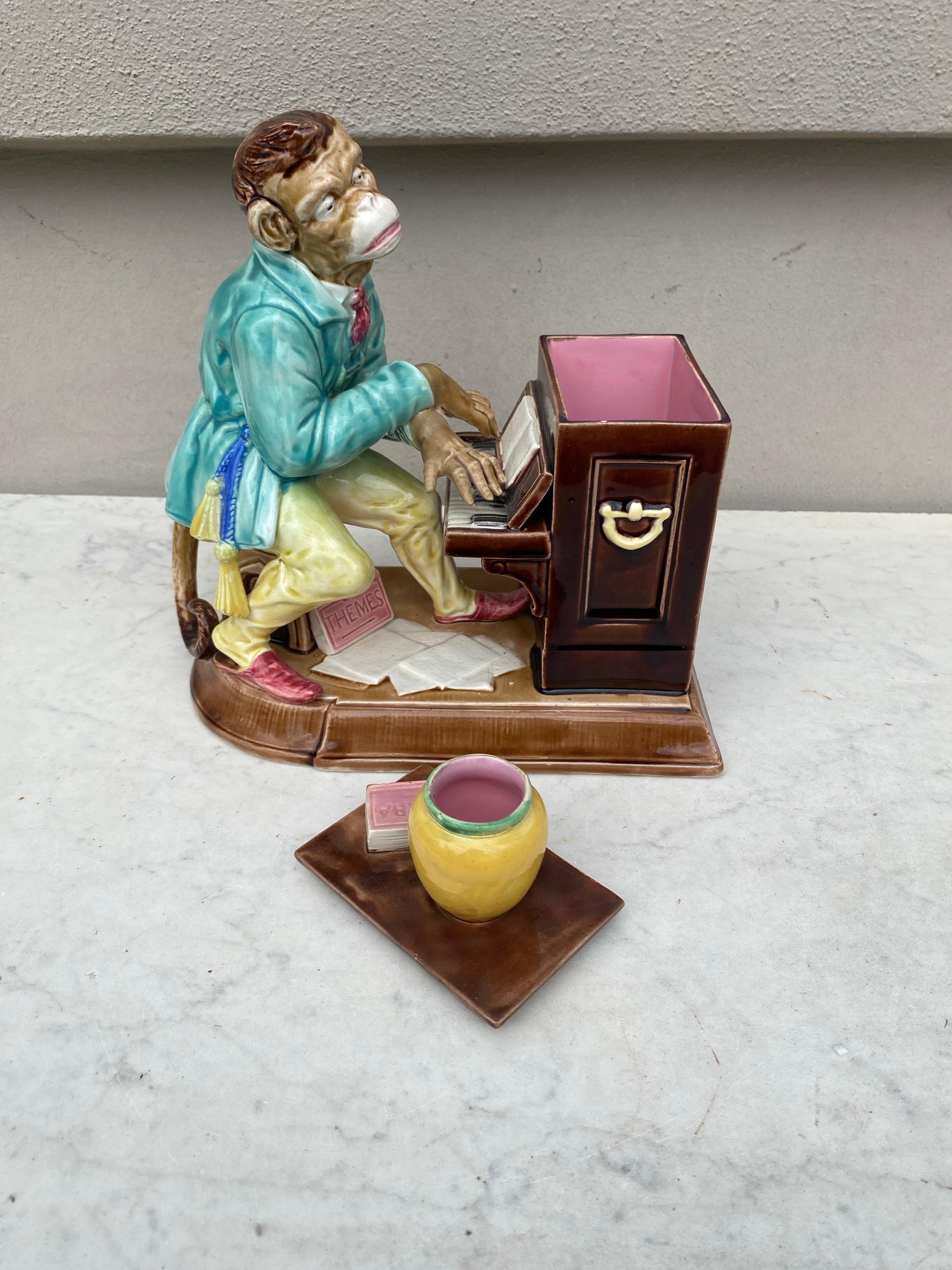 Rococo Pot à tabac humidificateur Pianist Monkey du 19ème siècle Sarreguemines en vente