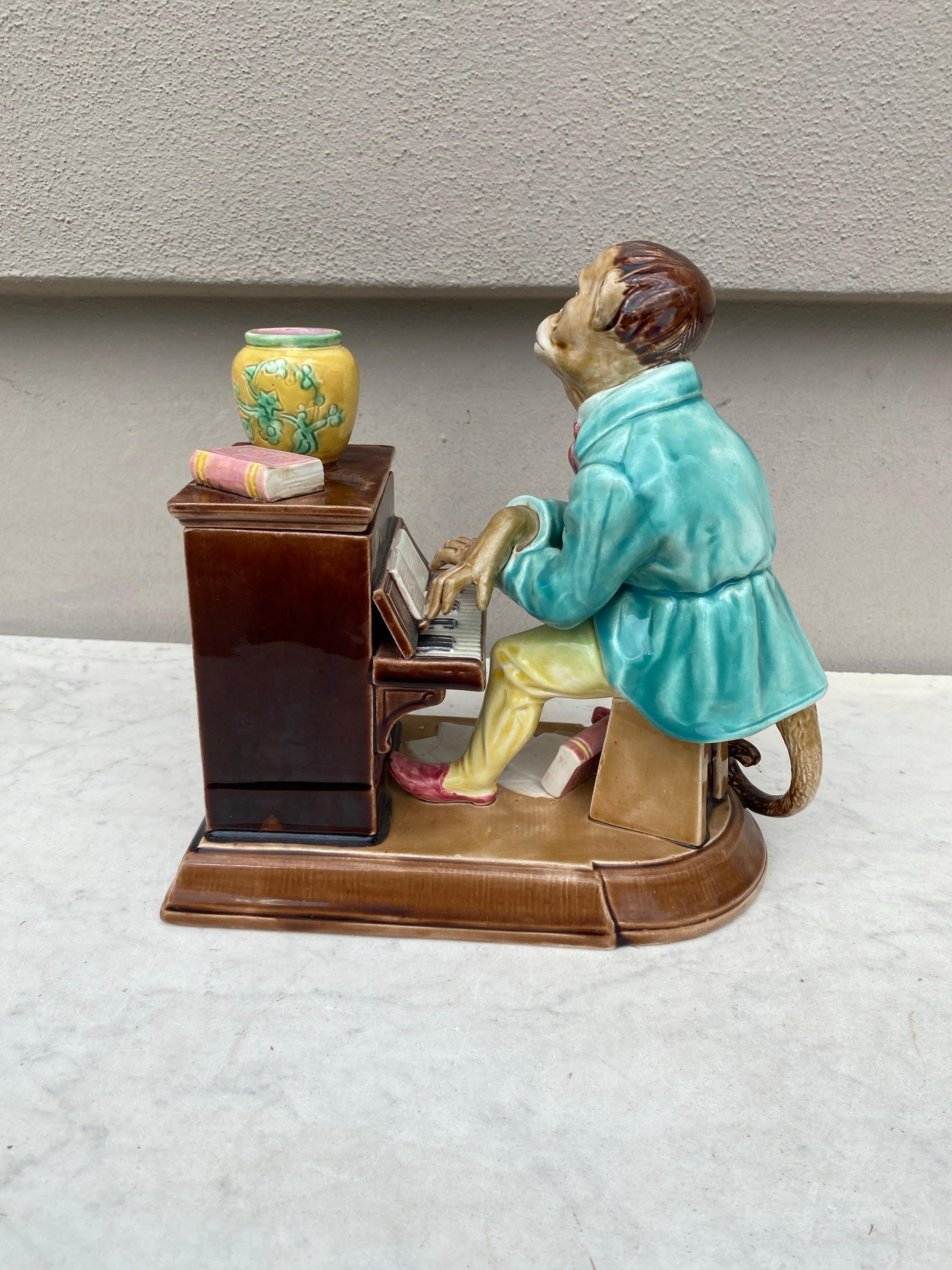 Pot à tabac humidificateur Pianist Monkey du 19ème siècle Sarreguemines en vente 1