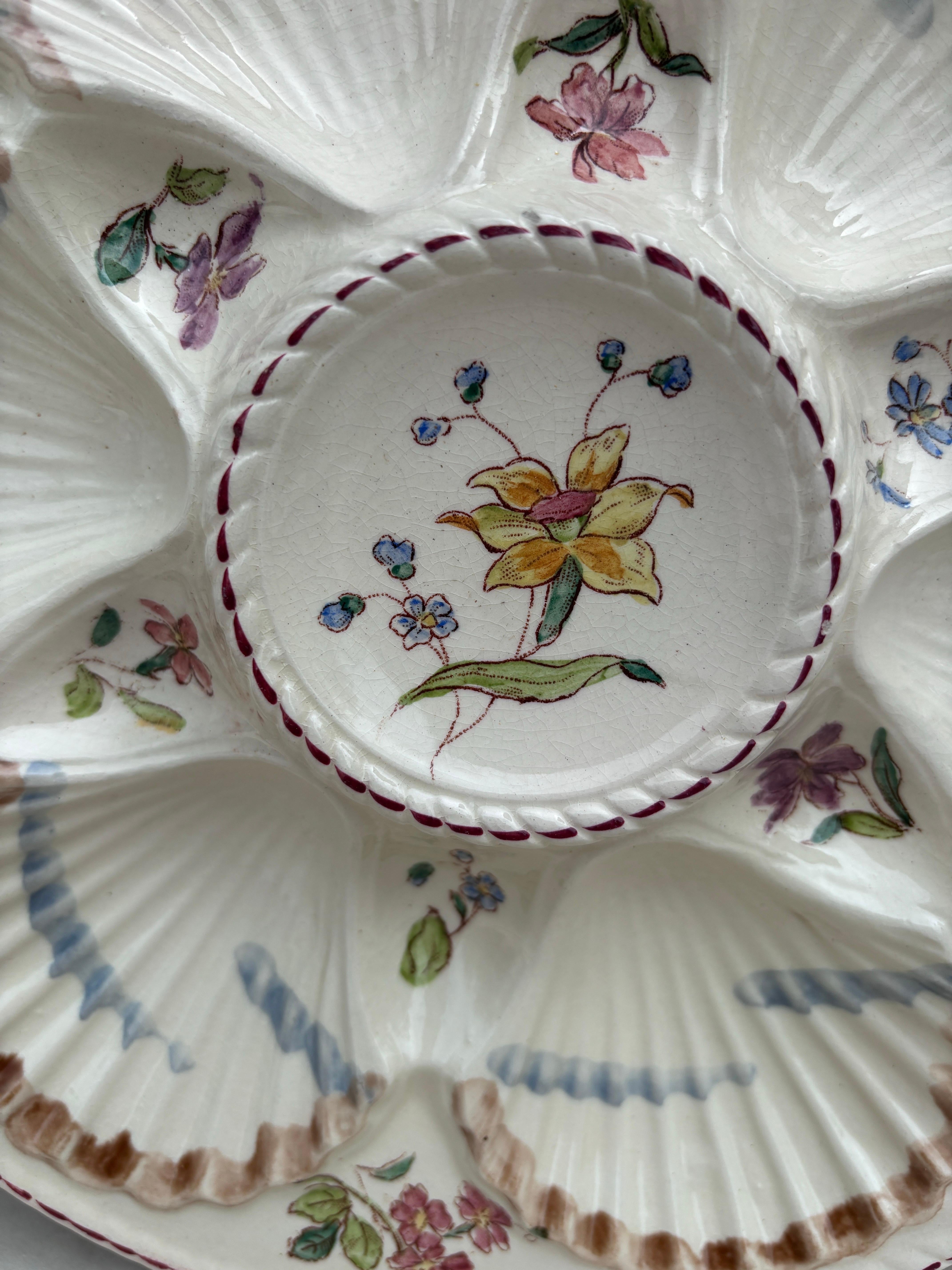 Plato de flores de ostra Longchamp de mayólica del siglo XIX Francés