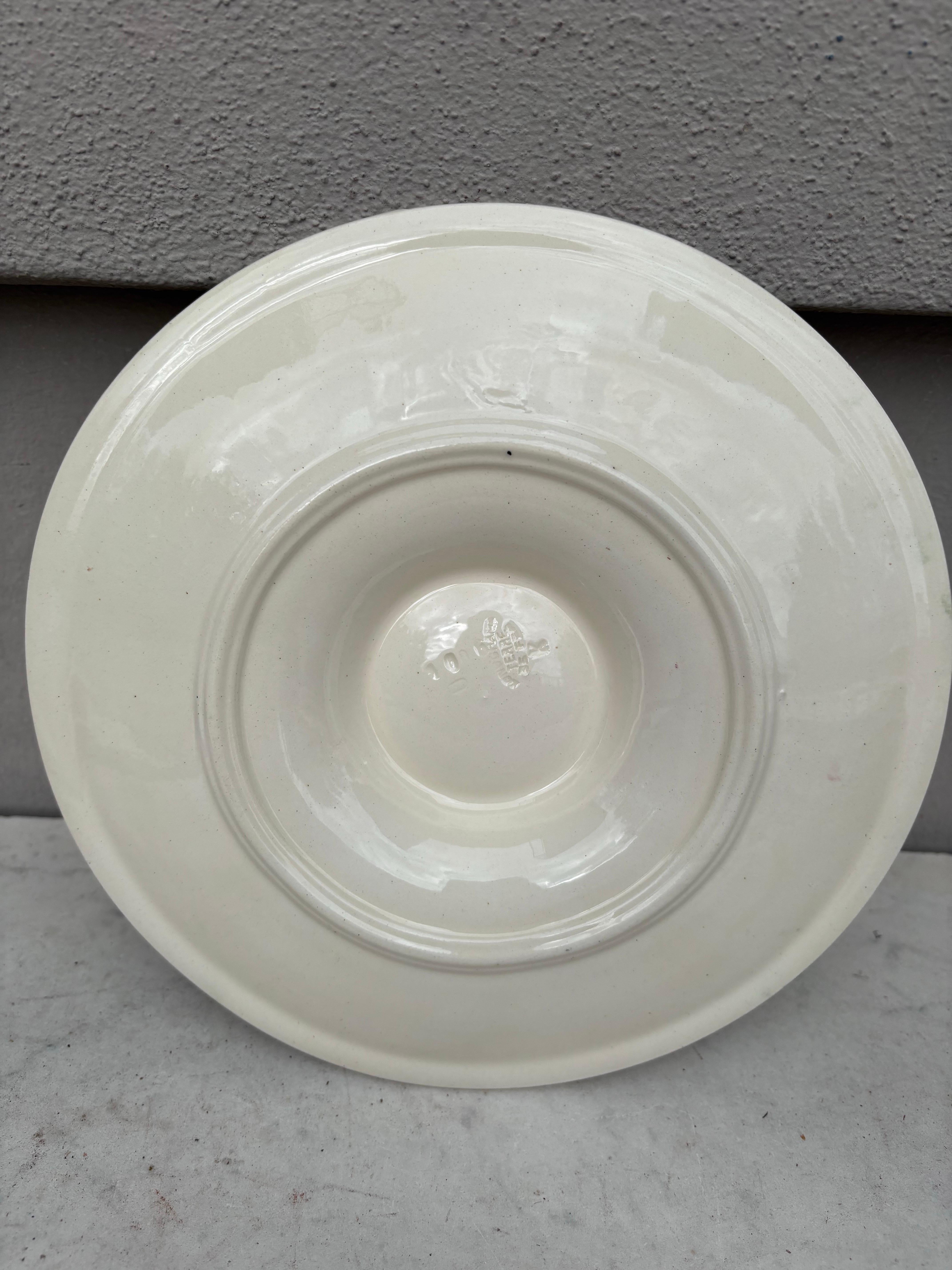 19th Century Majolica Oyster Flowers Plate Longchamp In Good Condition For Sale In Austin, TX