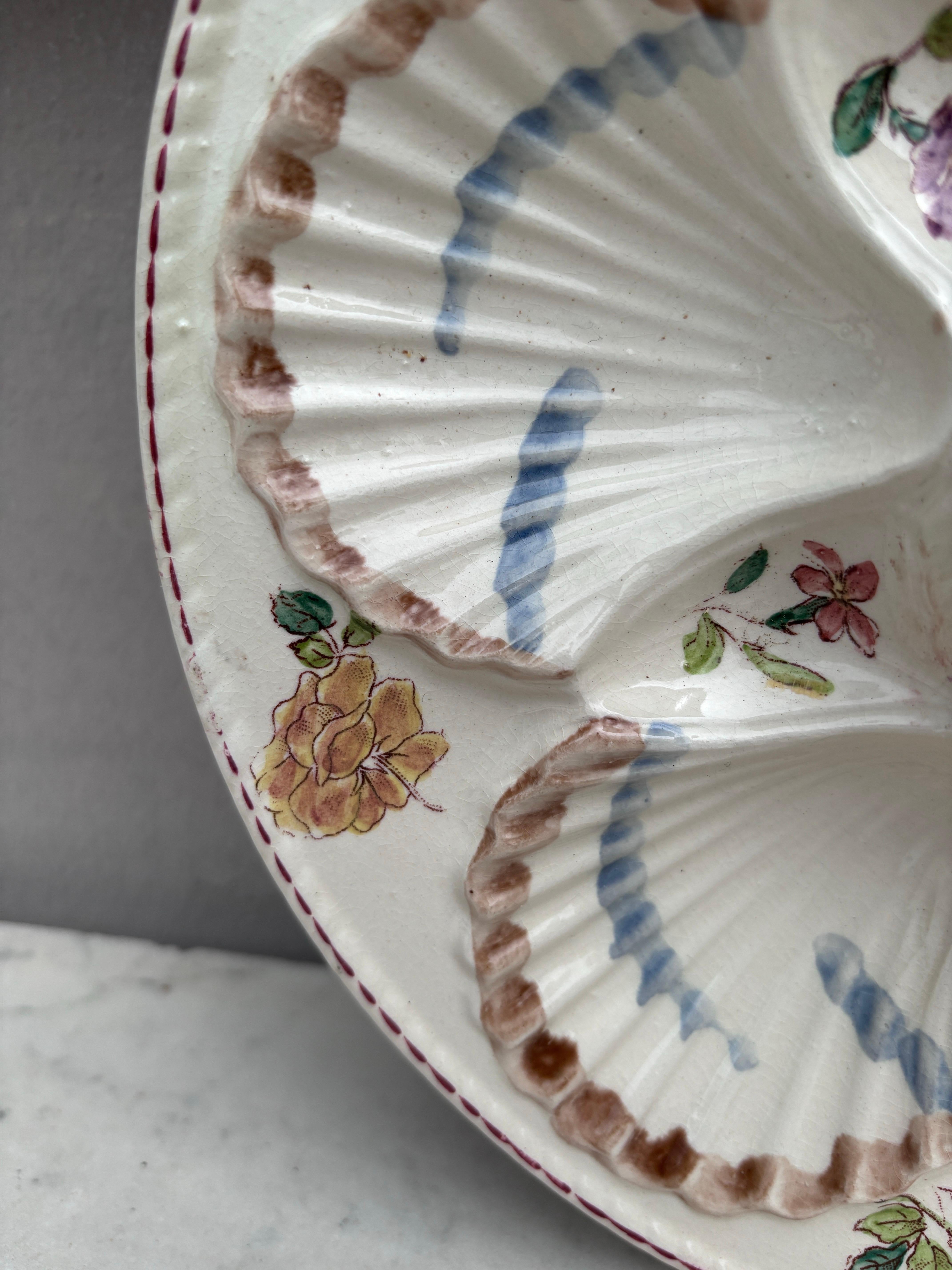 Plato de flores de ostra Longchamp de mayólica del siglo XIX en Bueno Estado en Austin, TX