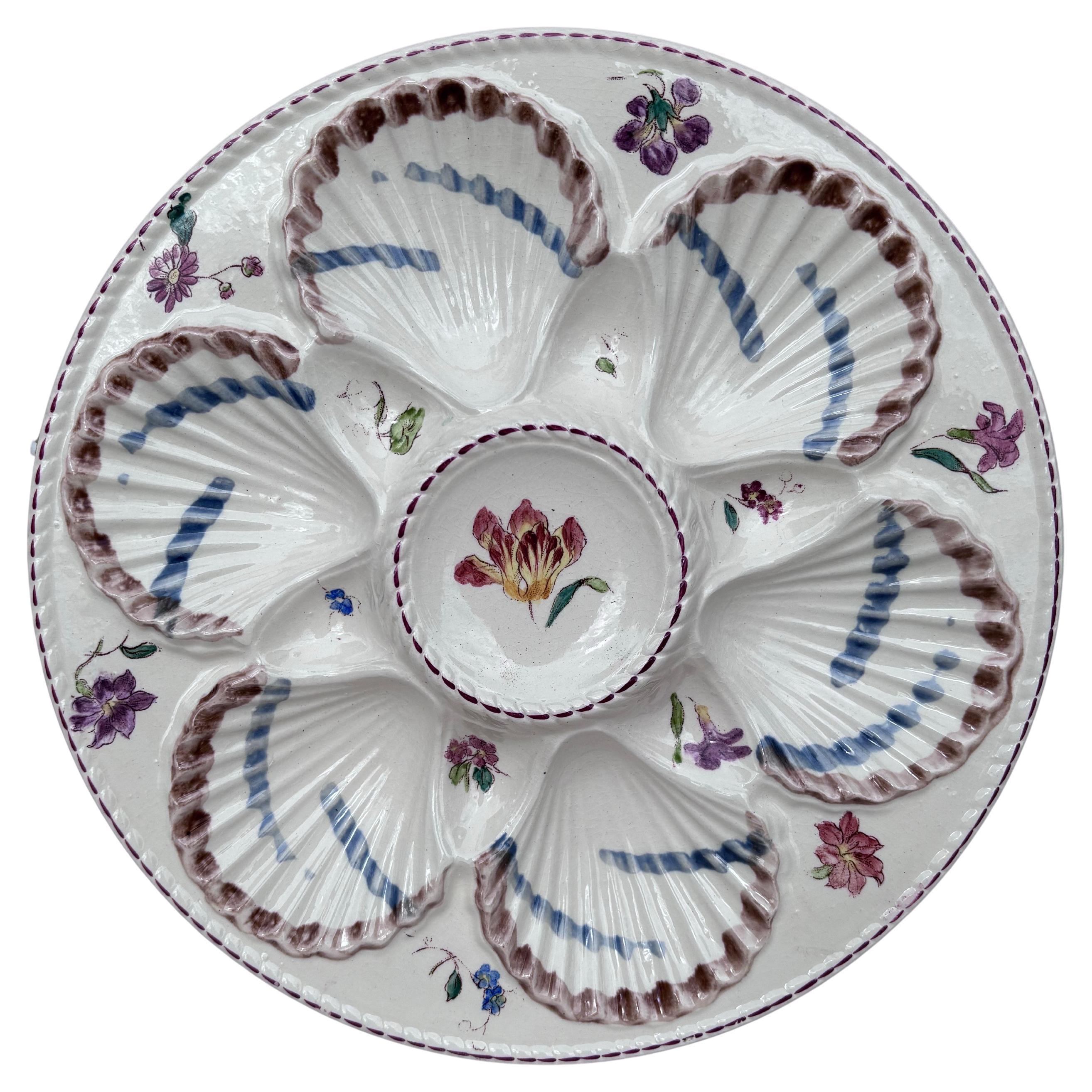 Piatto in maiolica del XIX secolo con fiori di ostrica Longchamps
