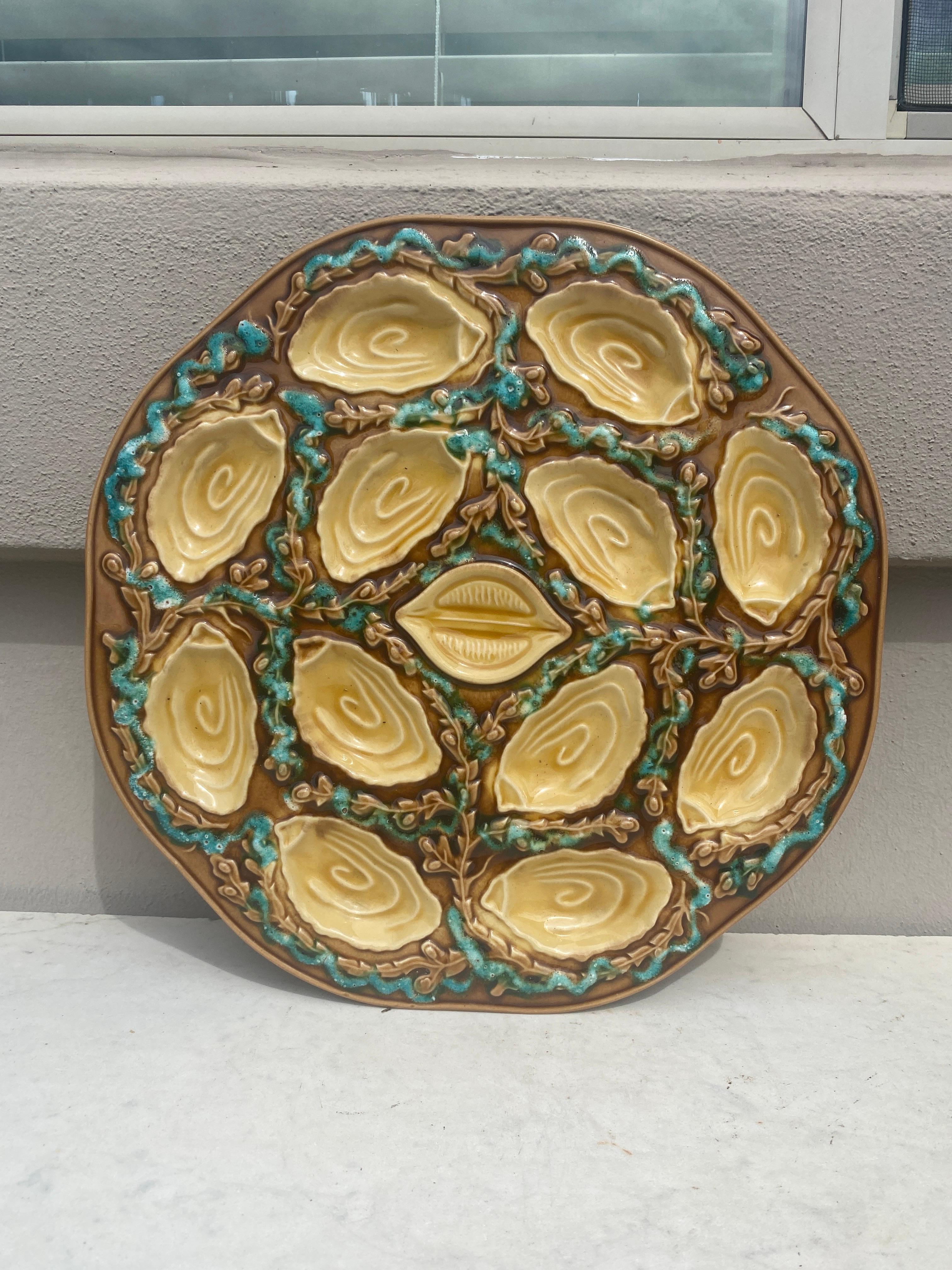 19th Century Majolica Oyster Plate Longchamp In Good Condition In Austin, TX