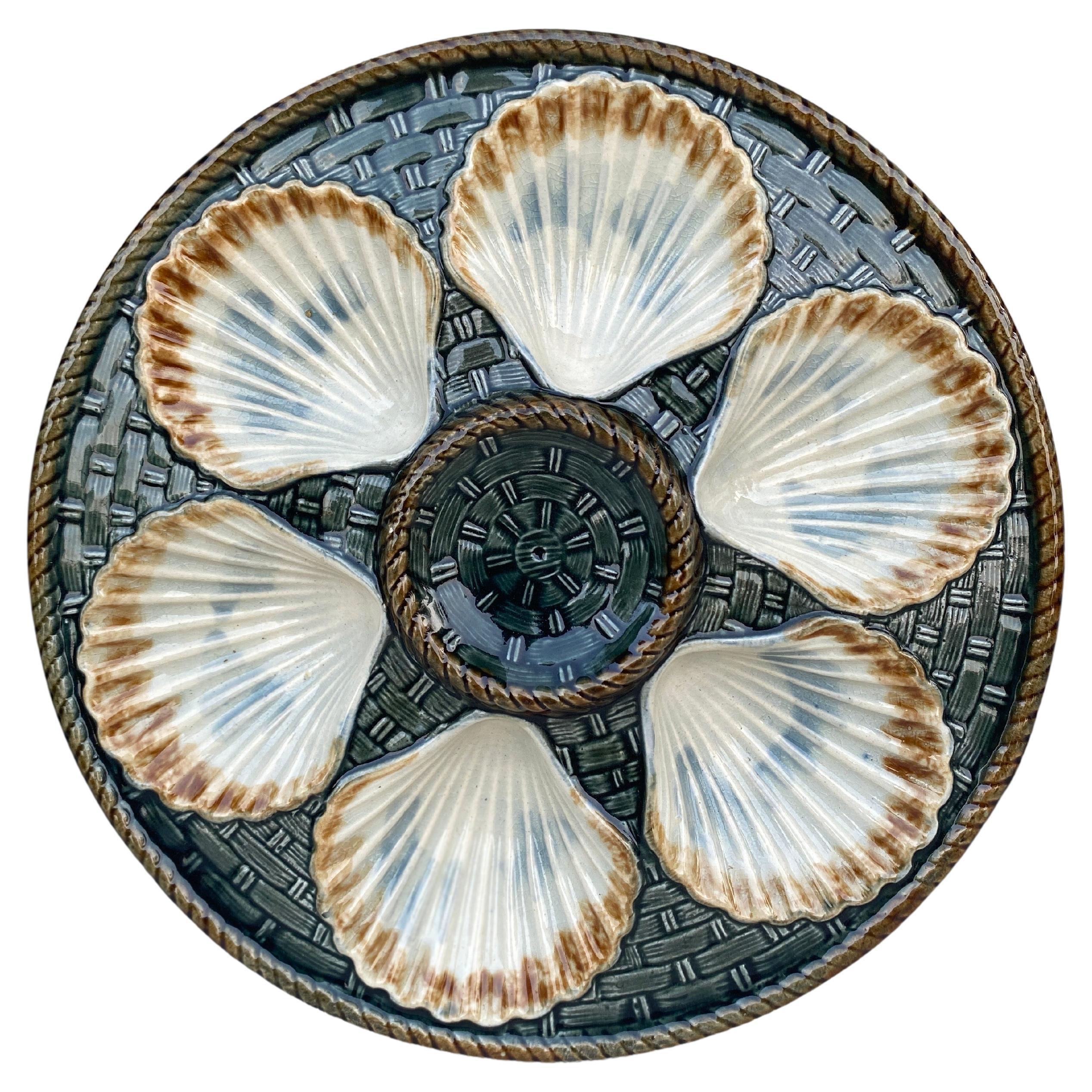 Assiette à huîtres Longchamp en majolique du 19ème siècle