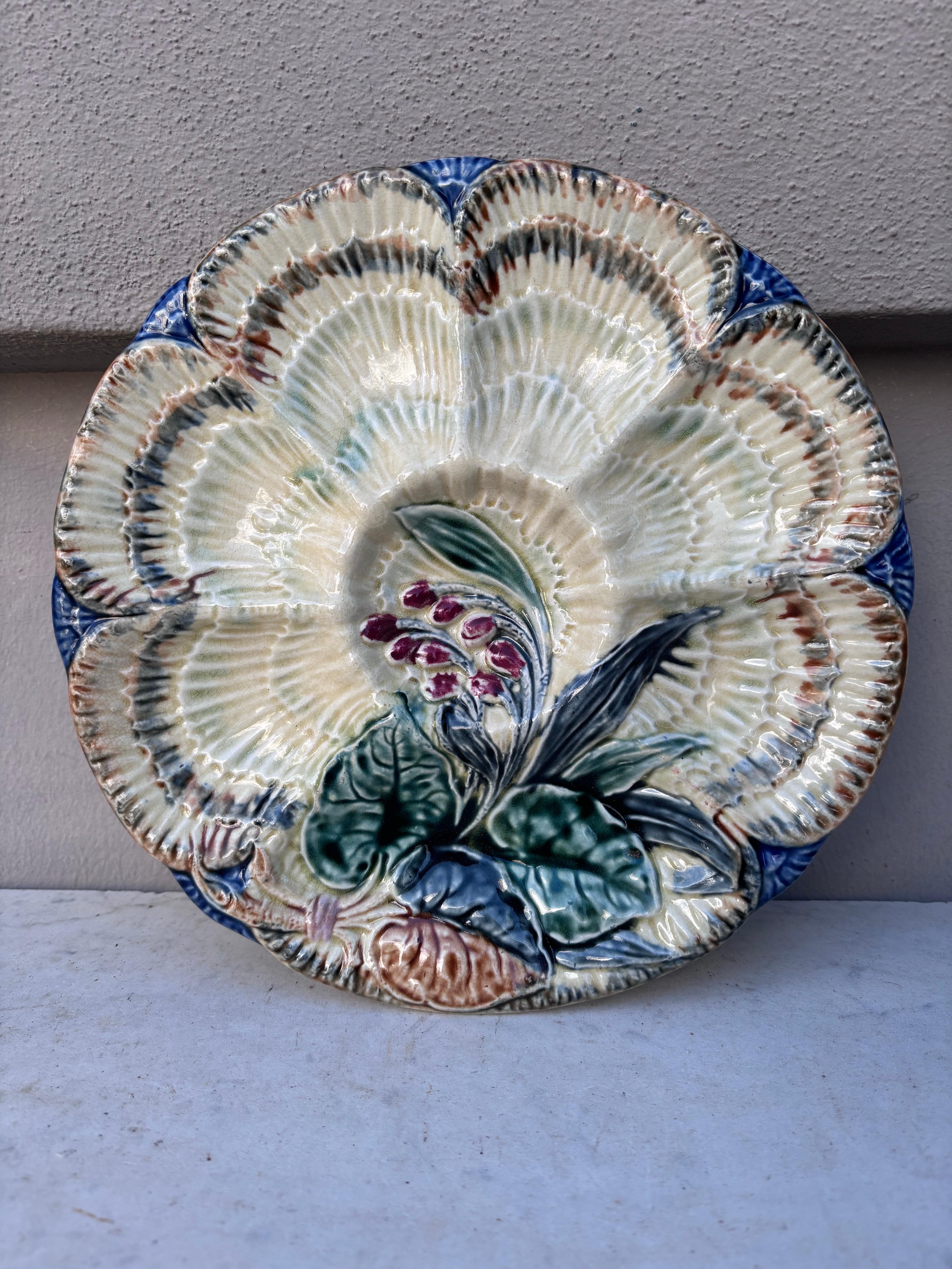 Assiette à huîtres en majolique du 19ème siècle Wasmuel Bon état - En vente à Austin, TX