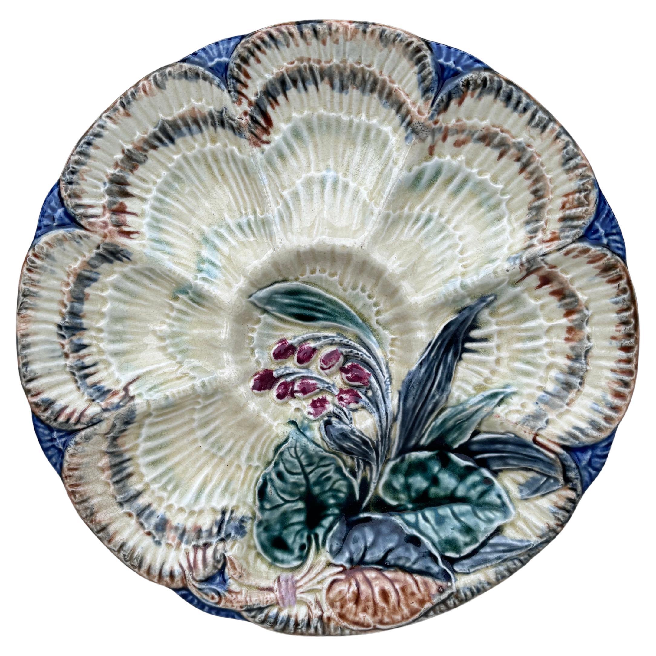 What is the difference between maiolica and majolica?